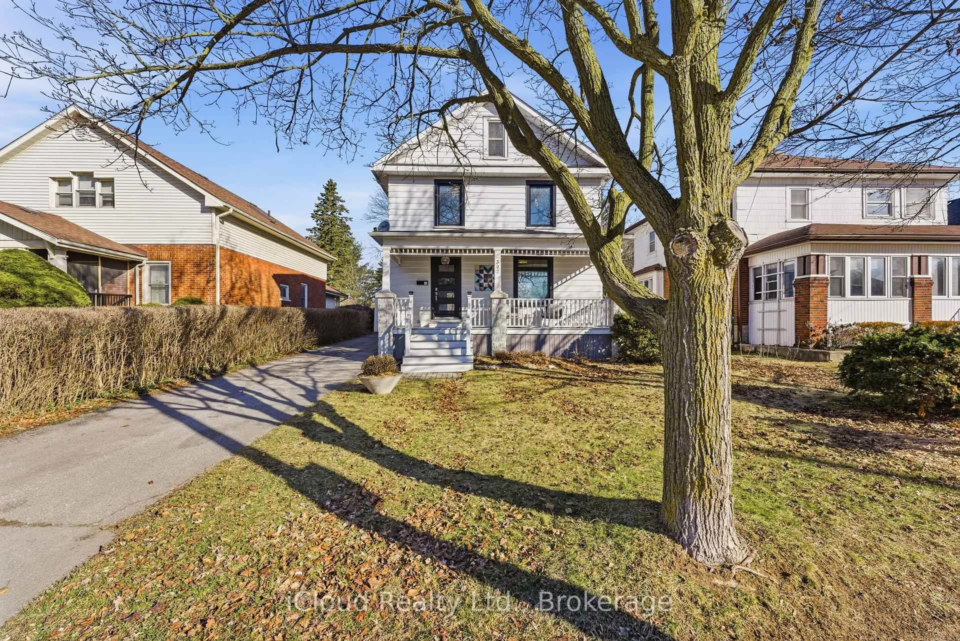 A pic from outside/outdoor area/front of a property/back of a property/a pic from drone, street for 302 Bridge St, Belleville Ontario K8N 1P6