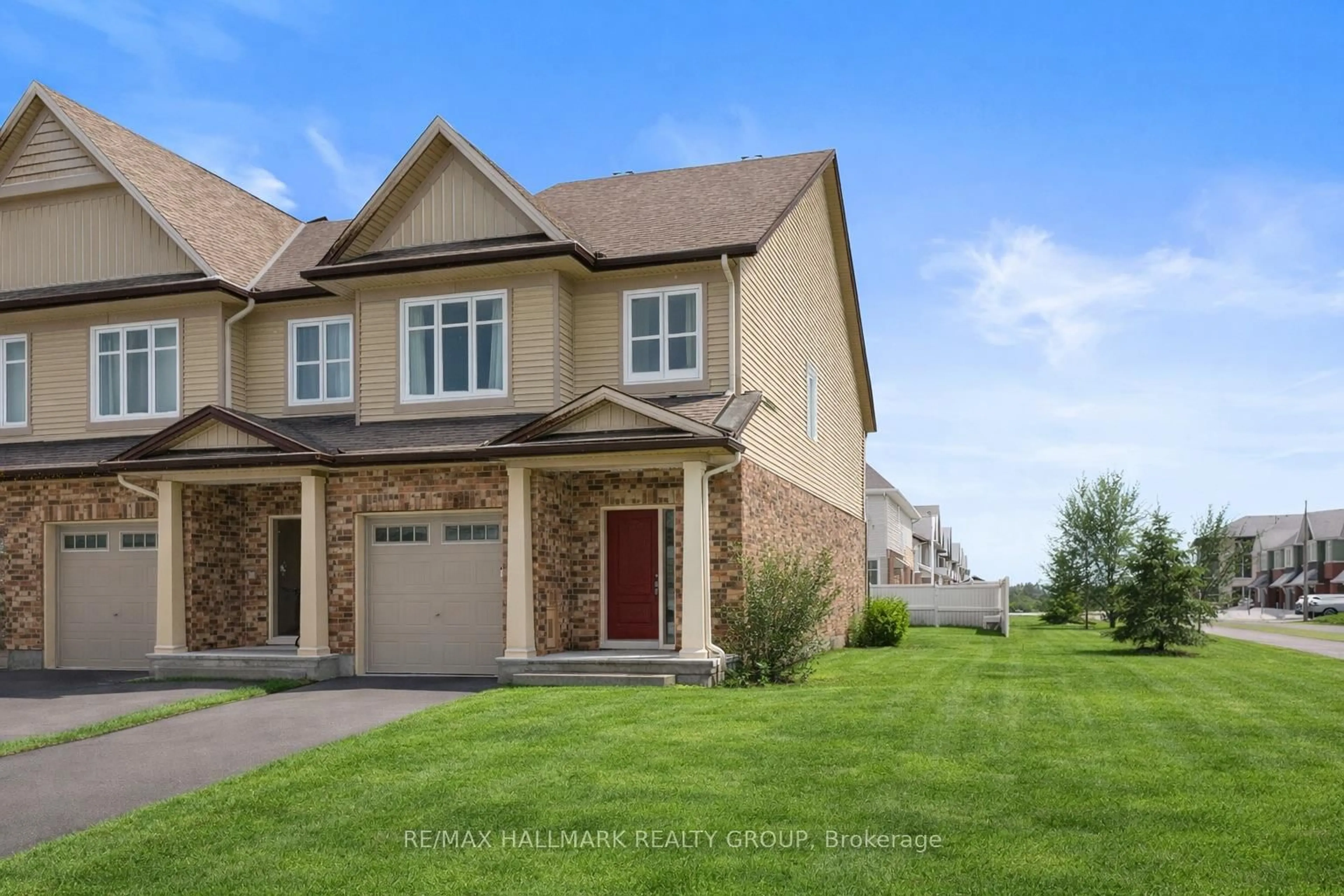 Home with brick exterior material, street for 844 Cedar Creek Dr, Ottawa Ontario K1T 0B3