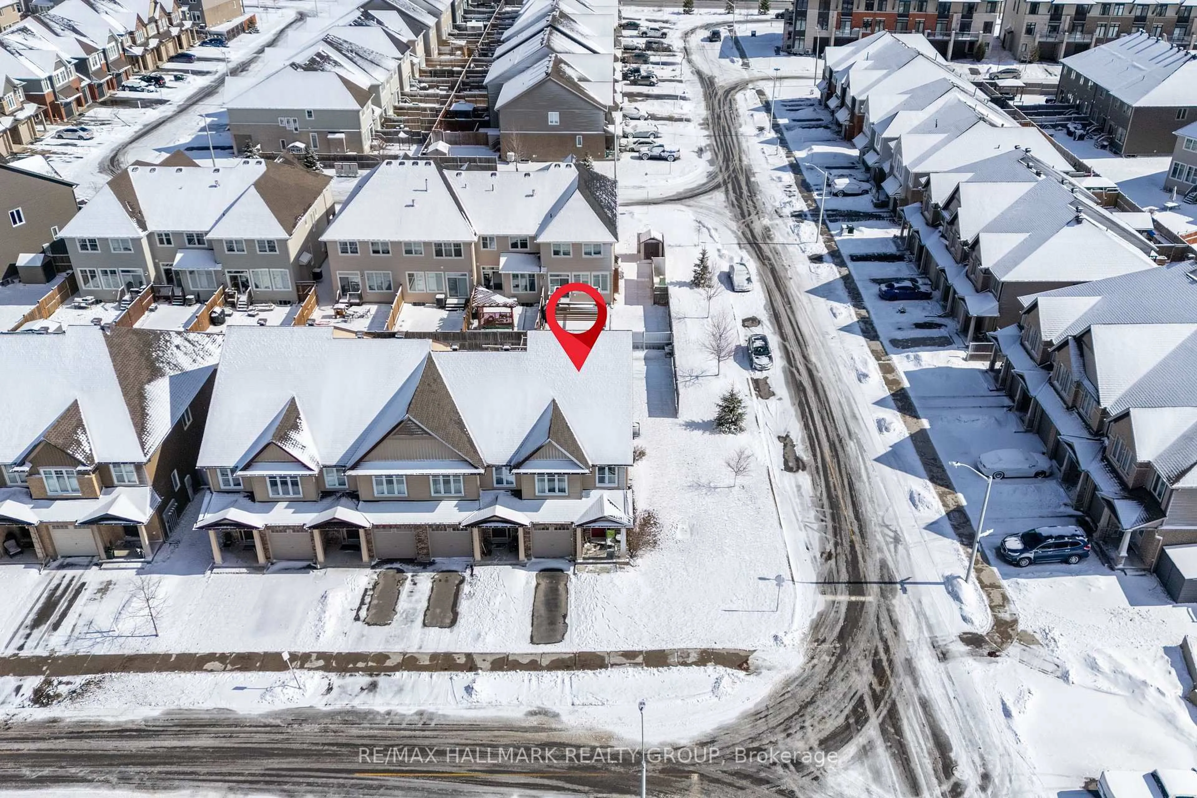 A pic from outside/outdoor area/front of a property/back of a property/a pic from drone, street for 844 Cedar Creek Dr, Ottawa Ontario K1T 0B3
