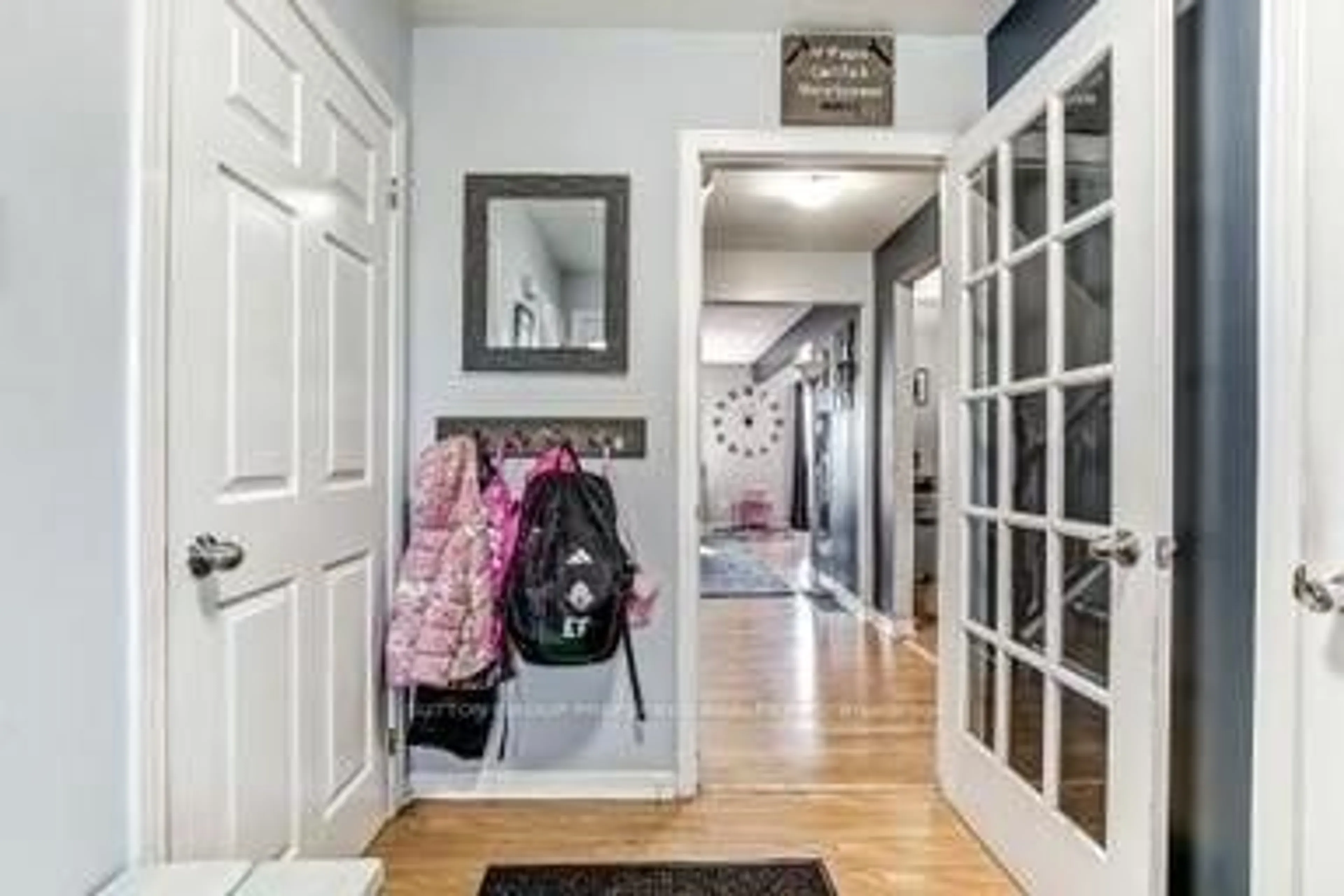 Indoor entryway for 711 Osgoode Dr #17, London South Ontario N6E 2C8