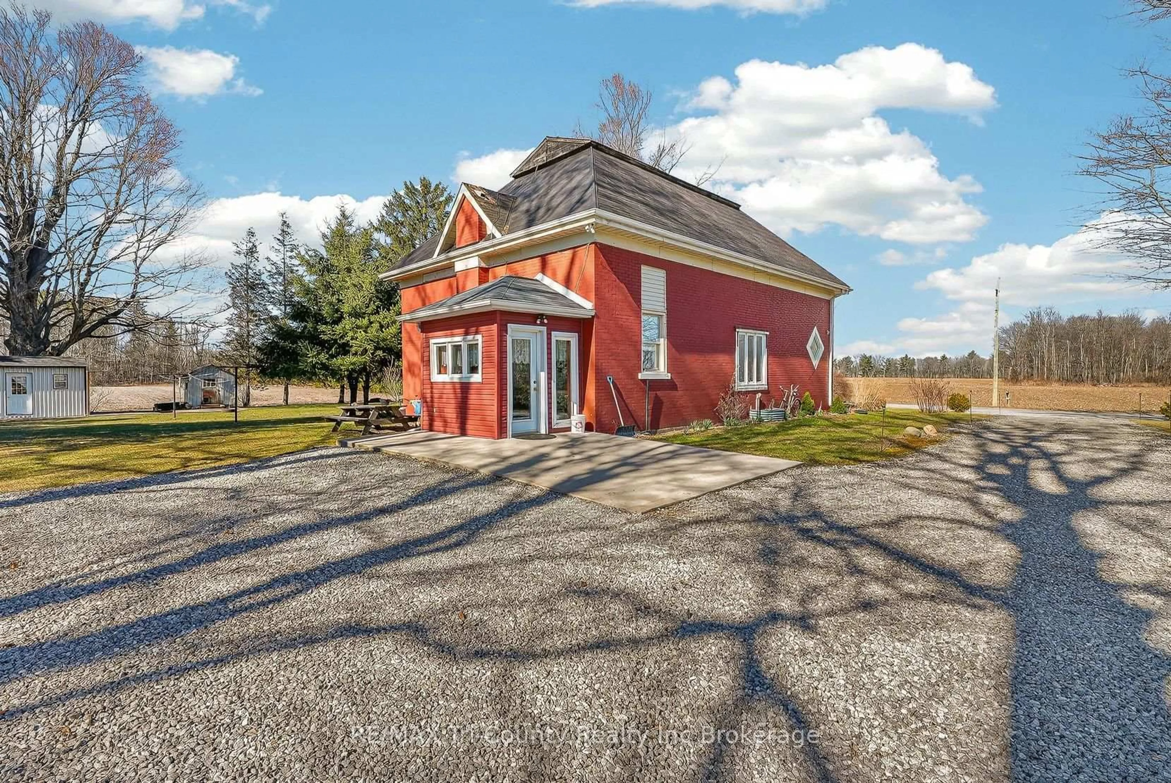 Patio, building for 2345 East Quarter Line, Norfolk Ontario N4B 2W4