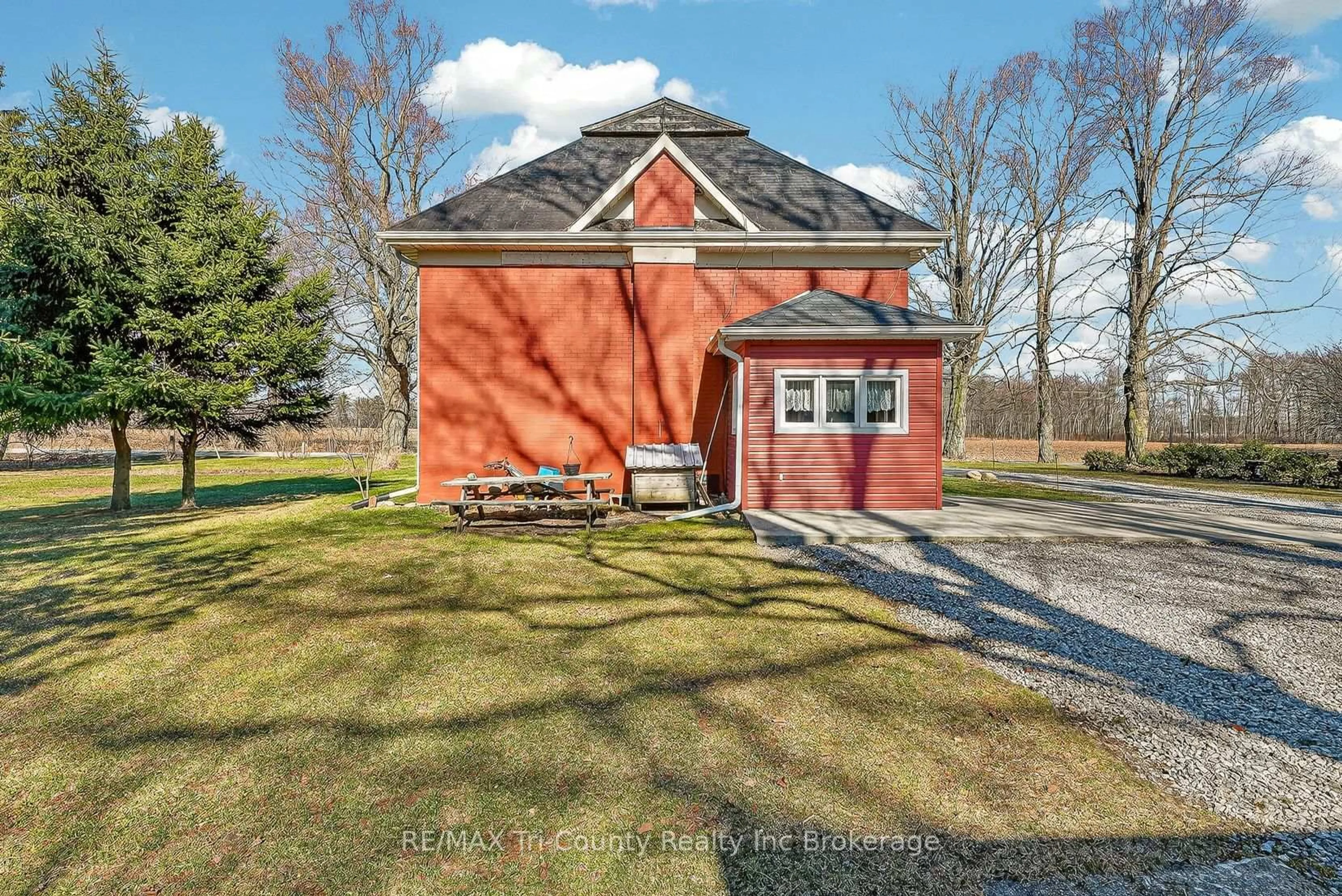 Unknown for 2345 East Quarter Line, Norfolk Ontario N4B 2W4