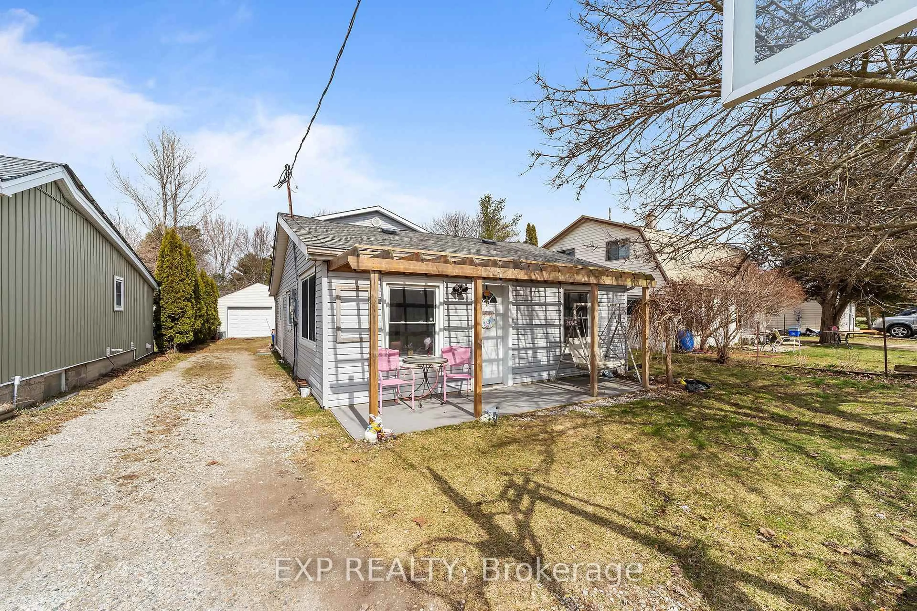 A pic from outside/outdoor area/front of a property/back of a property/a pic from drone, street for 49278 Conservation Line, Malahide Ontario N5H 2R4