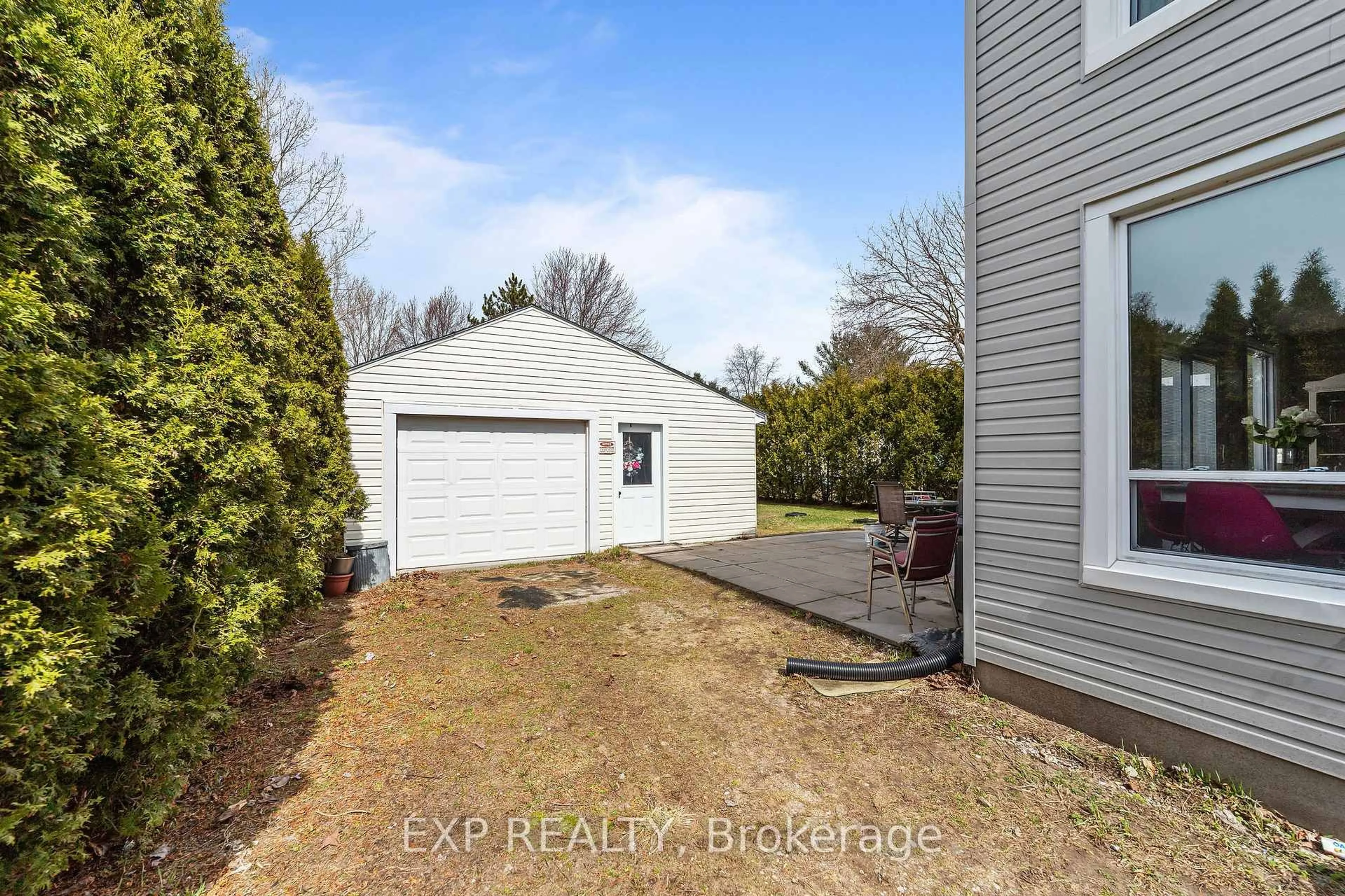 A pic from outside/outdoor area/front of a property/back of a property/a pic from drone, street for 49278 Conservation Line, Malahide Ontario N5H 2R4