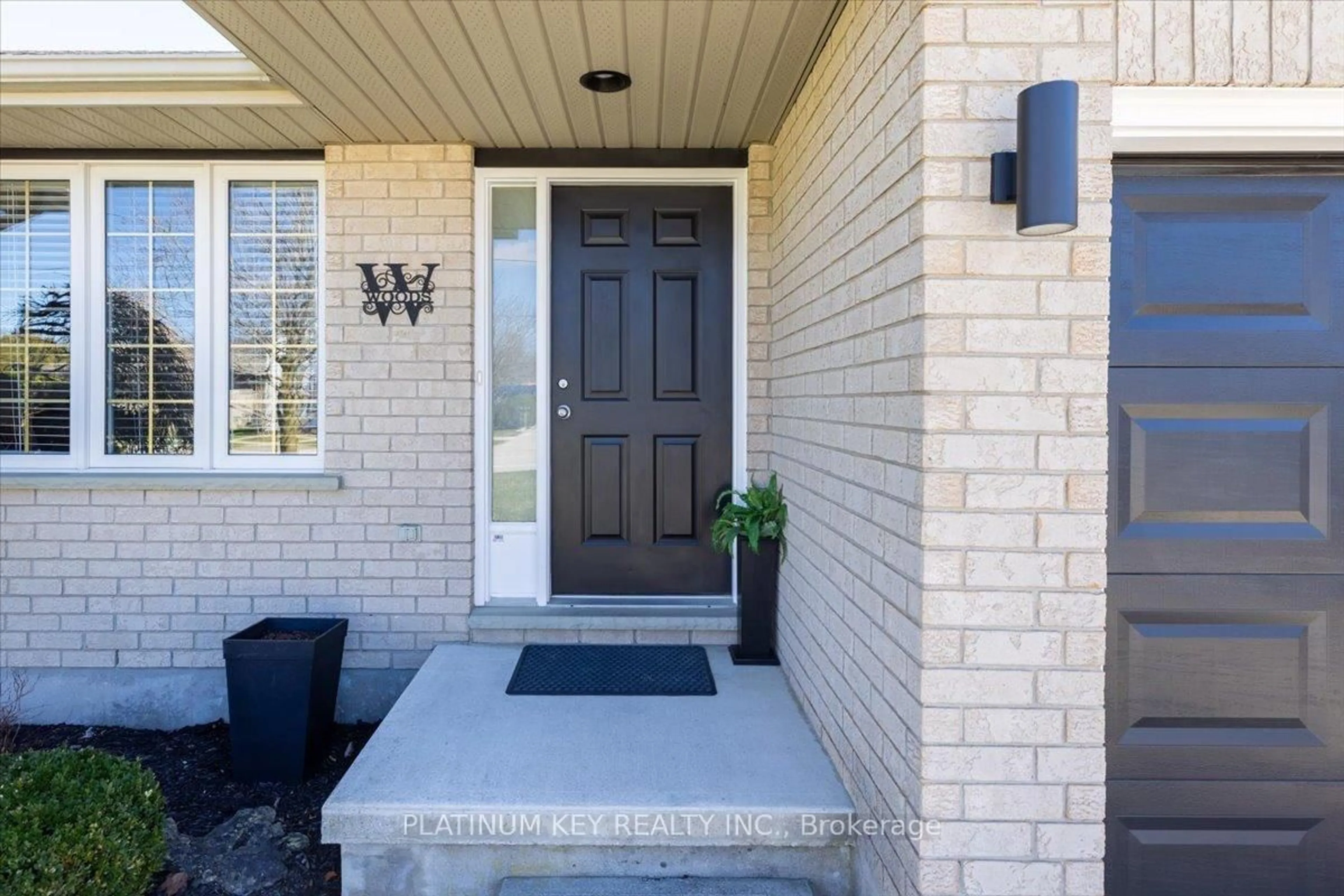 Indoor entryway for 205 Symes St, Southwest Middlesex Ontario N0L 1M0