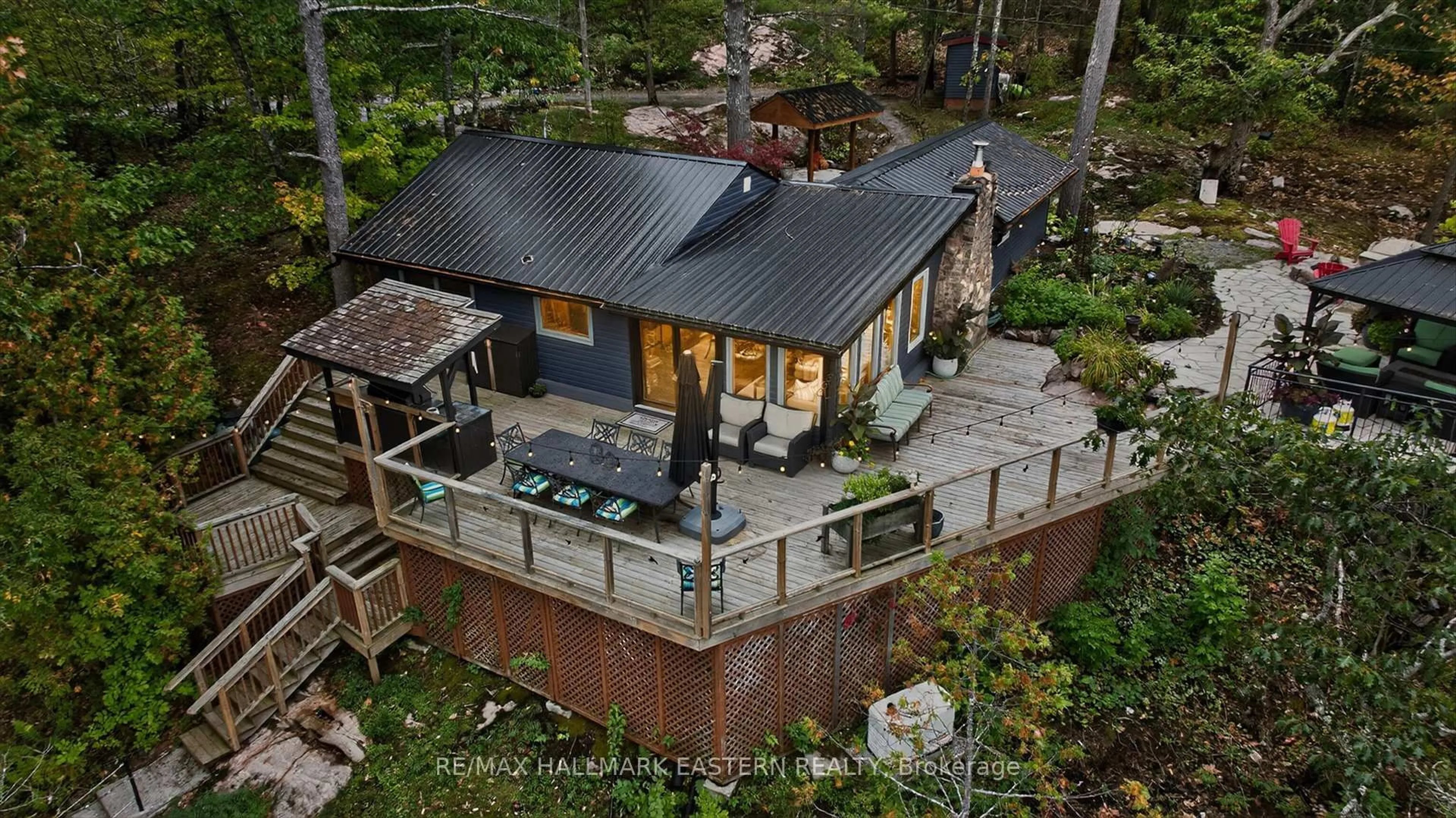 A pic from outside/outdoor area/front of a property/back of a property/a pic from drone, unknown for 2712 Channel View Lane, Selwyn Ontario K0L 2H0