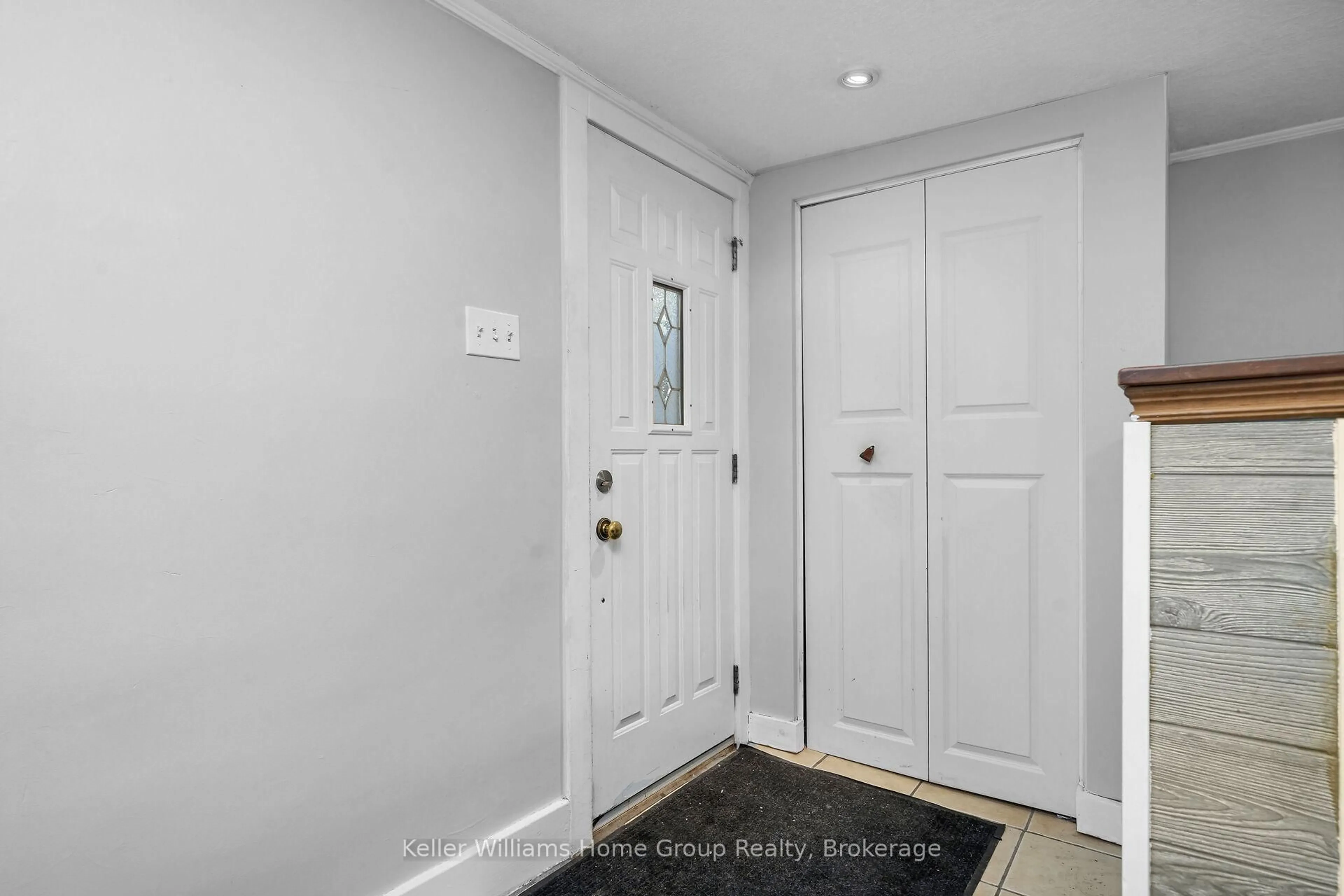 Indoor entryway for 75 Wellesley St, Centre Wellington Ontario N0B 1S0