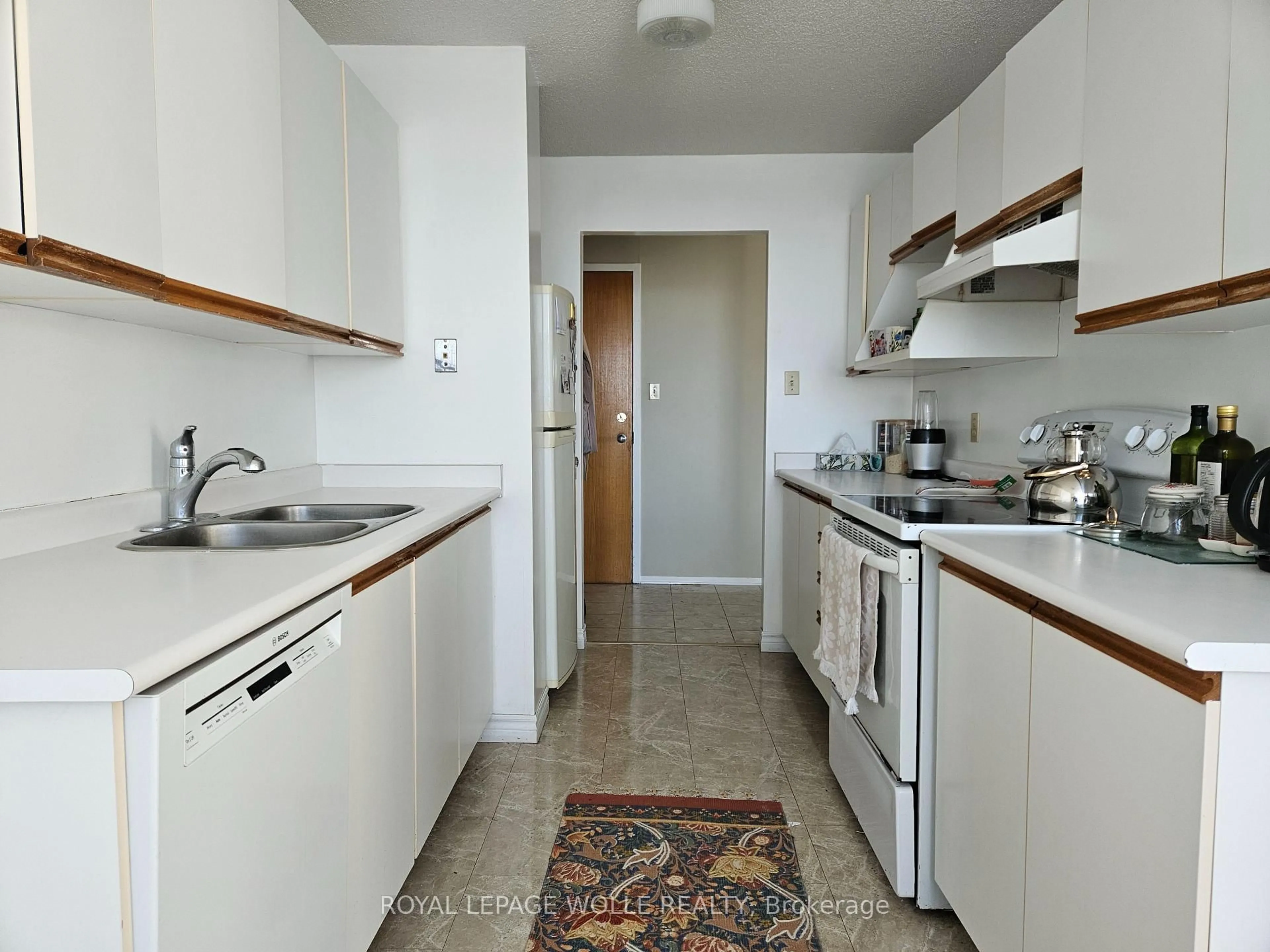 Standard kitchen, unknown for 55 Blue Springs Dr #805, Waterloo Ontario N2J 4T3