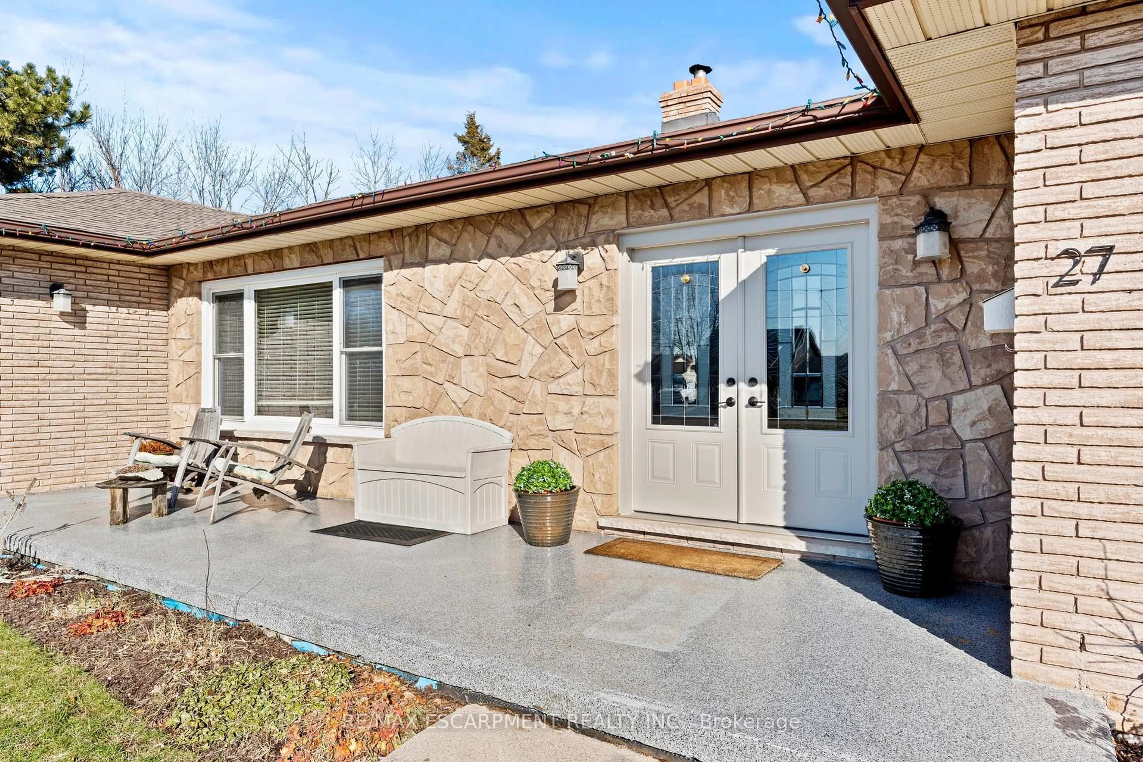 Home with brick exterior material, street for 27 Cline Mountain Rd, Grimsby Ontario L3M 4B4