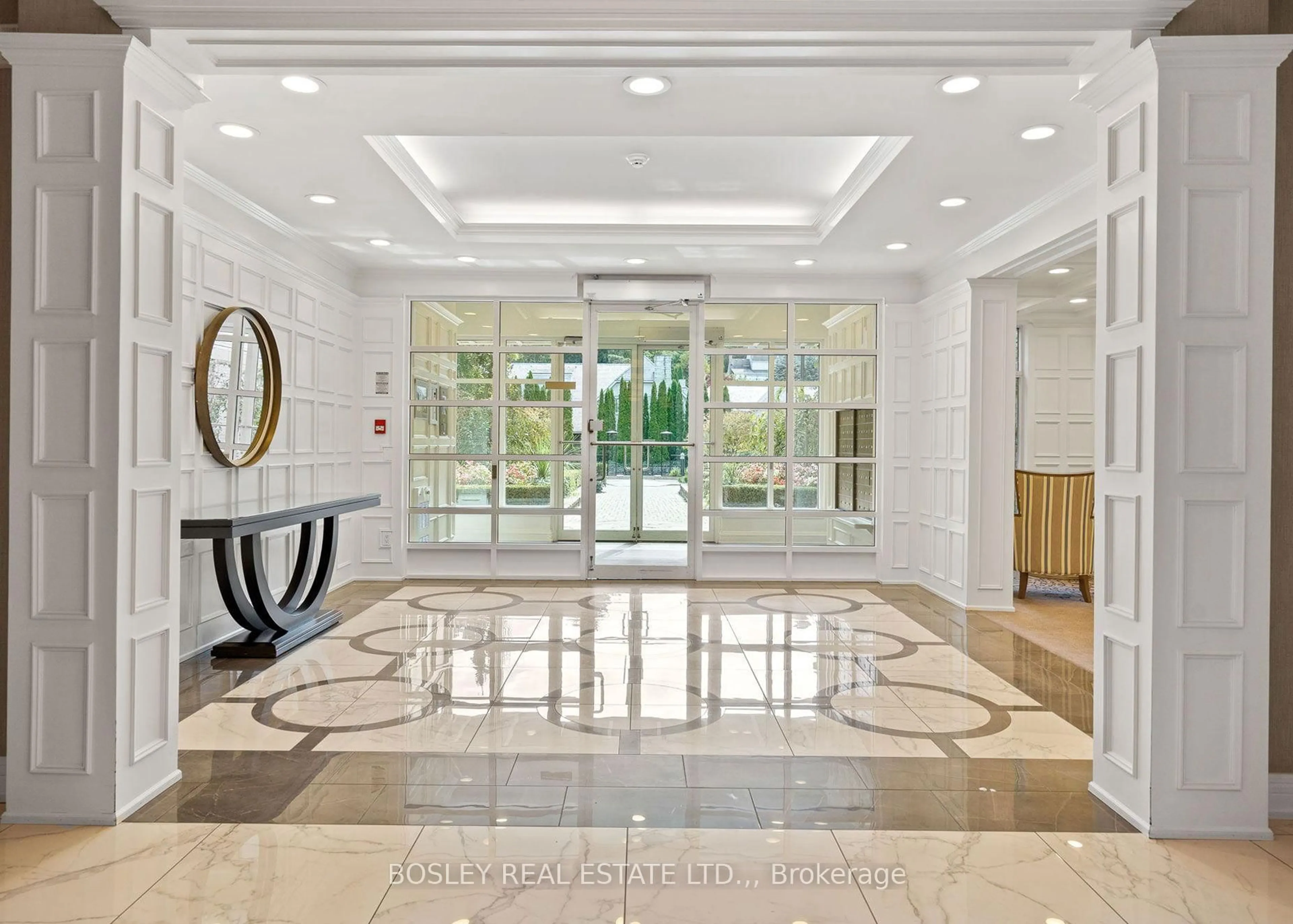 Indoor foyer for 225 Ricardo St #107, Niagara-on-the-Lake Ontario L0S 1J0