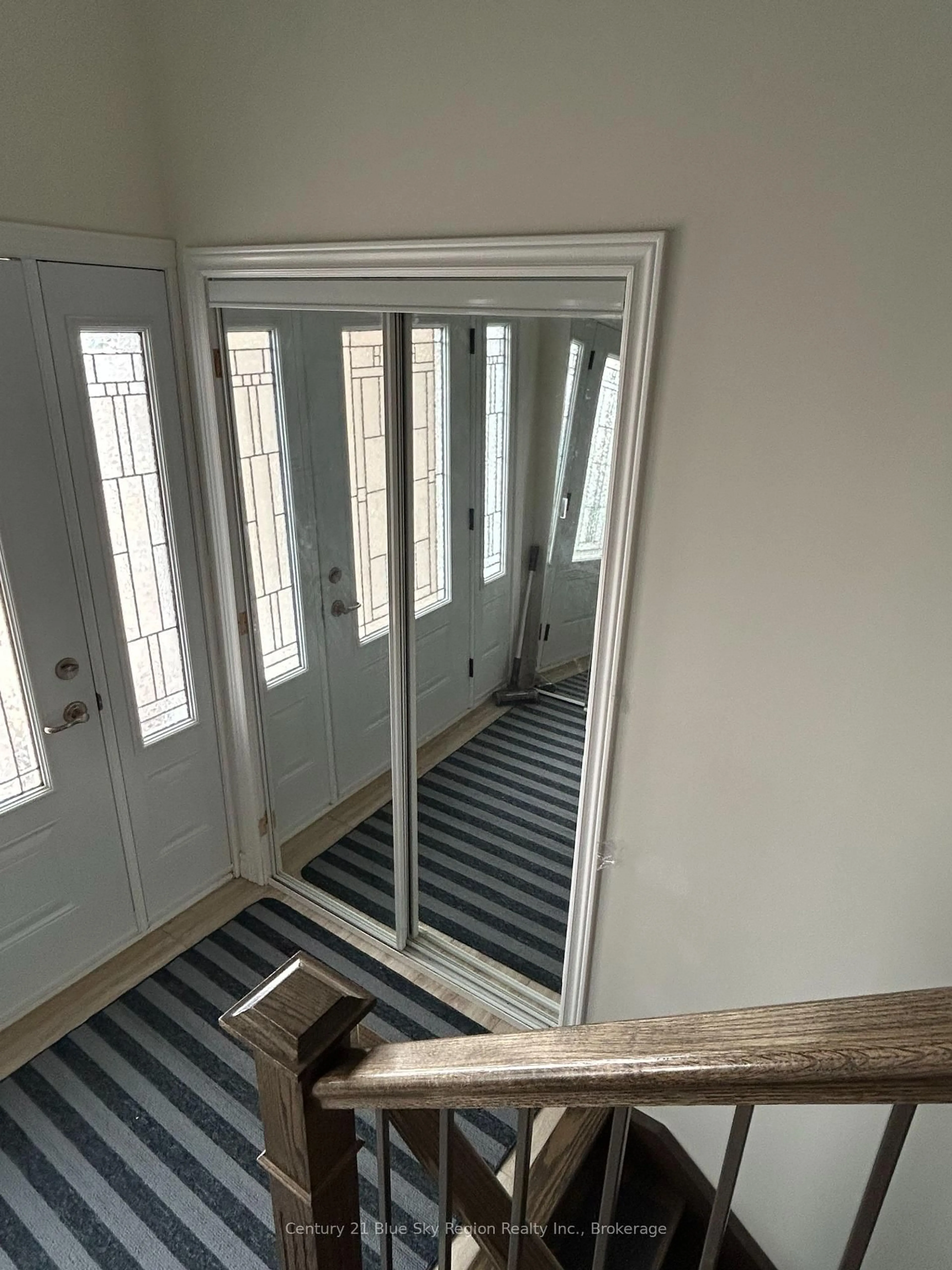 Indoor foyer for 253 Kingsway Ave, North Bay Ontario P1B 7V5