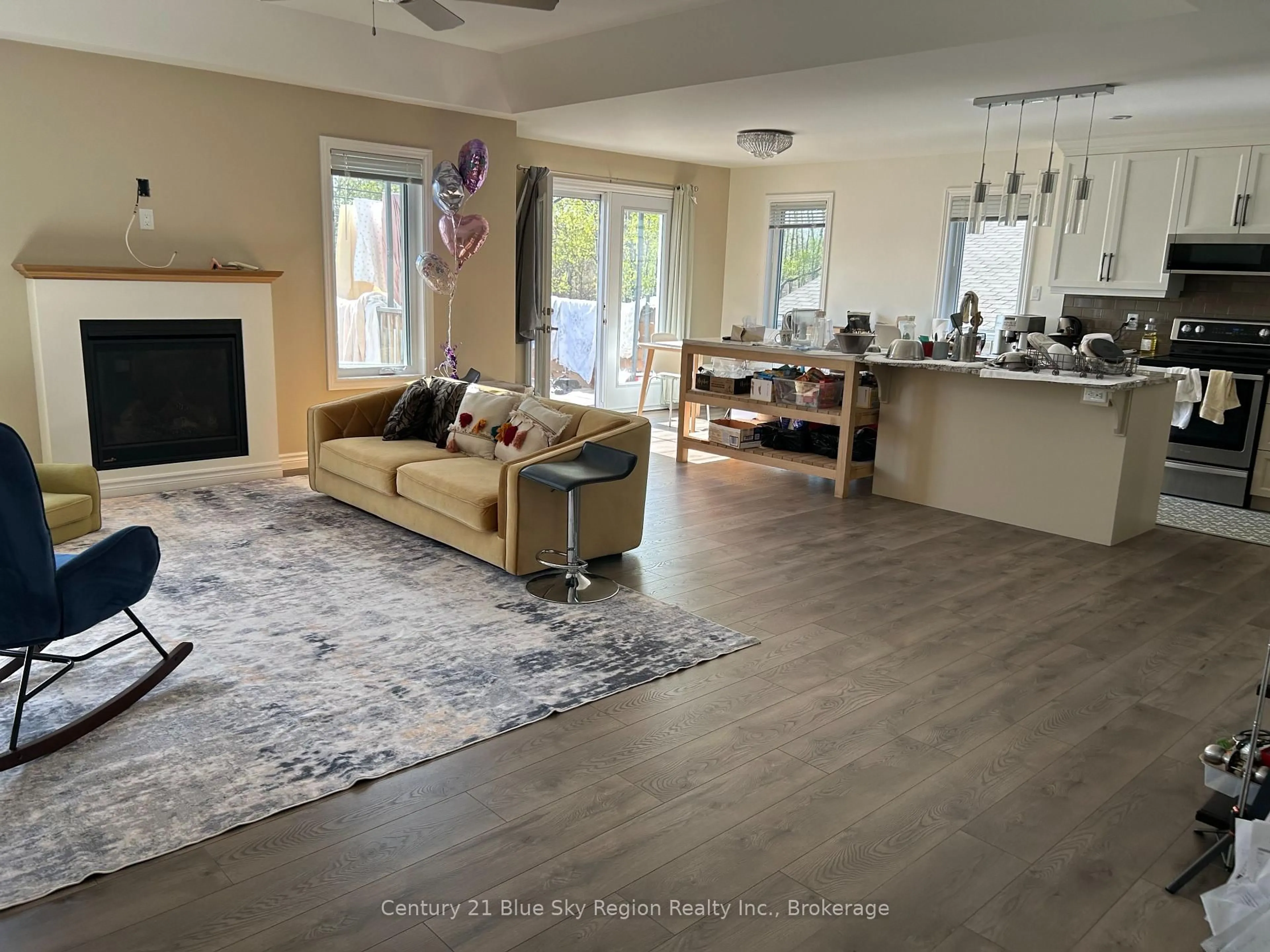 Living room with furniture, unknown for 253 Kingsway Ave, North Bay Ontario P1B 7V5