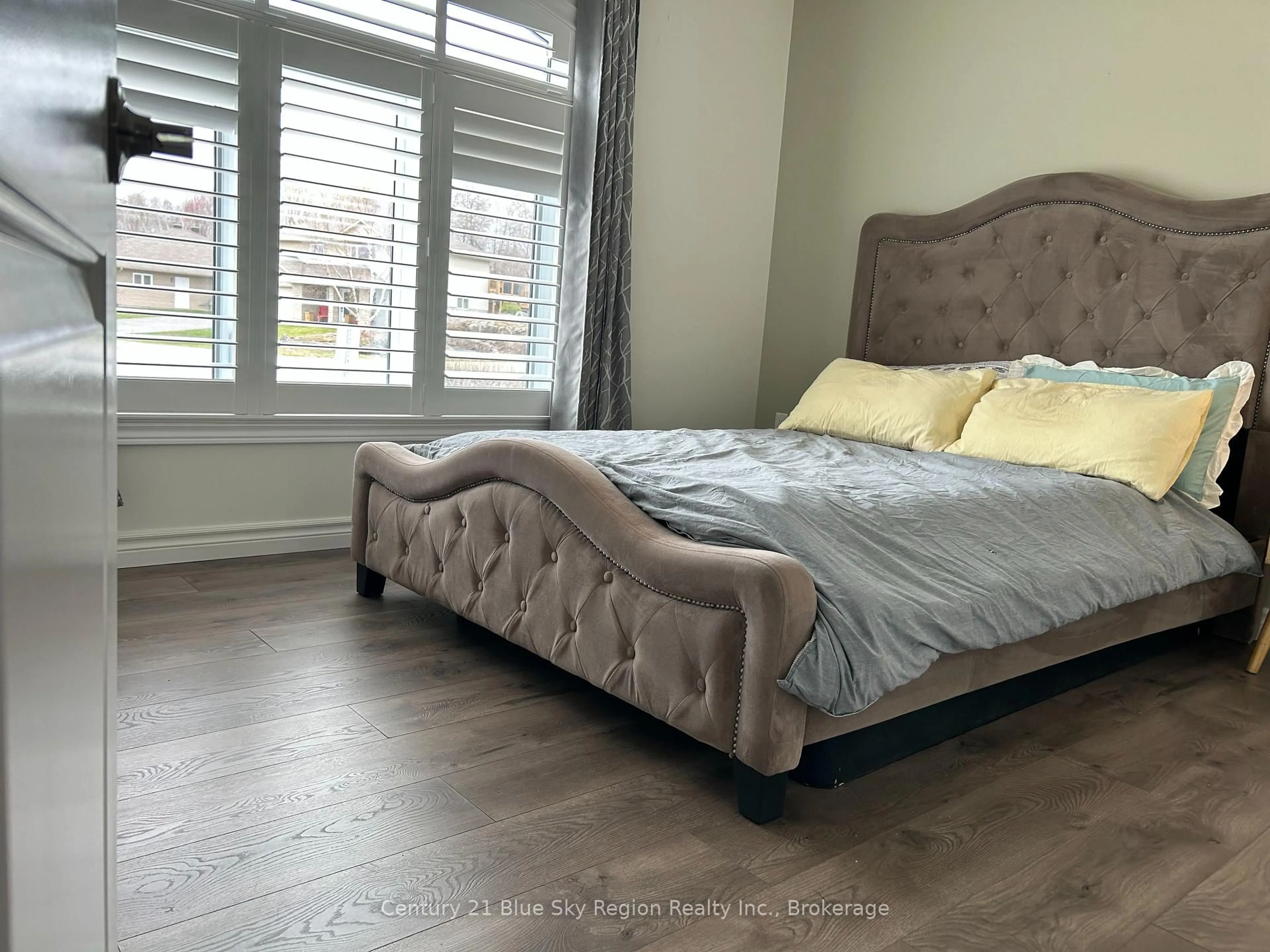 Bedroom with bed, wood/laminate floor for 253 Kingsway Ave, North Bay Ontario P1B 7V5