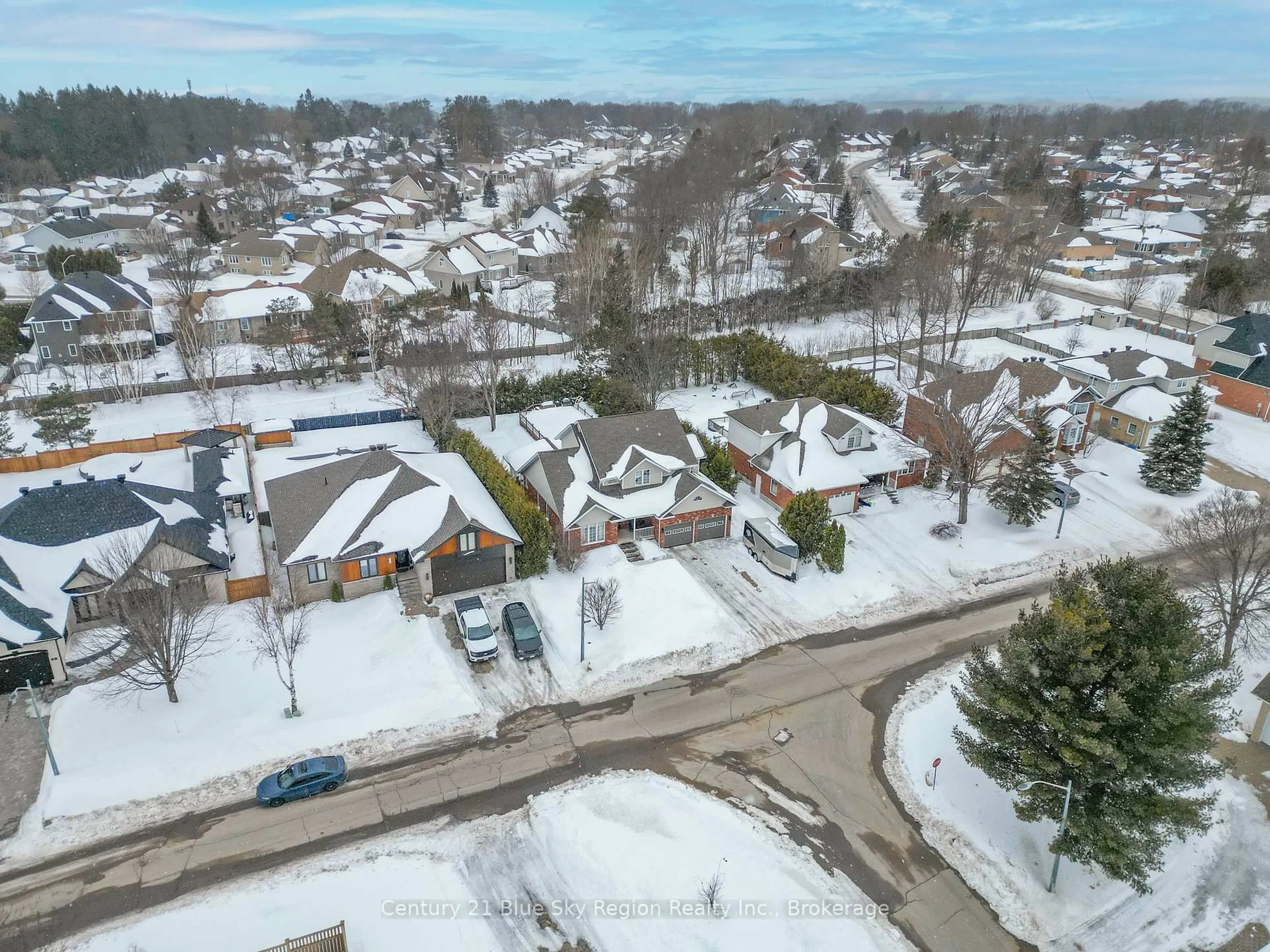 A pic from outside/outdoor area/front of a property/back of a property/a pic from drone, street for 90 Janey Ave, North Bay Ontario P1C 1M6