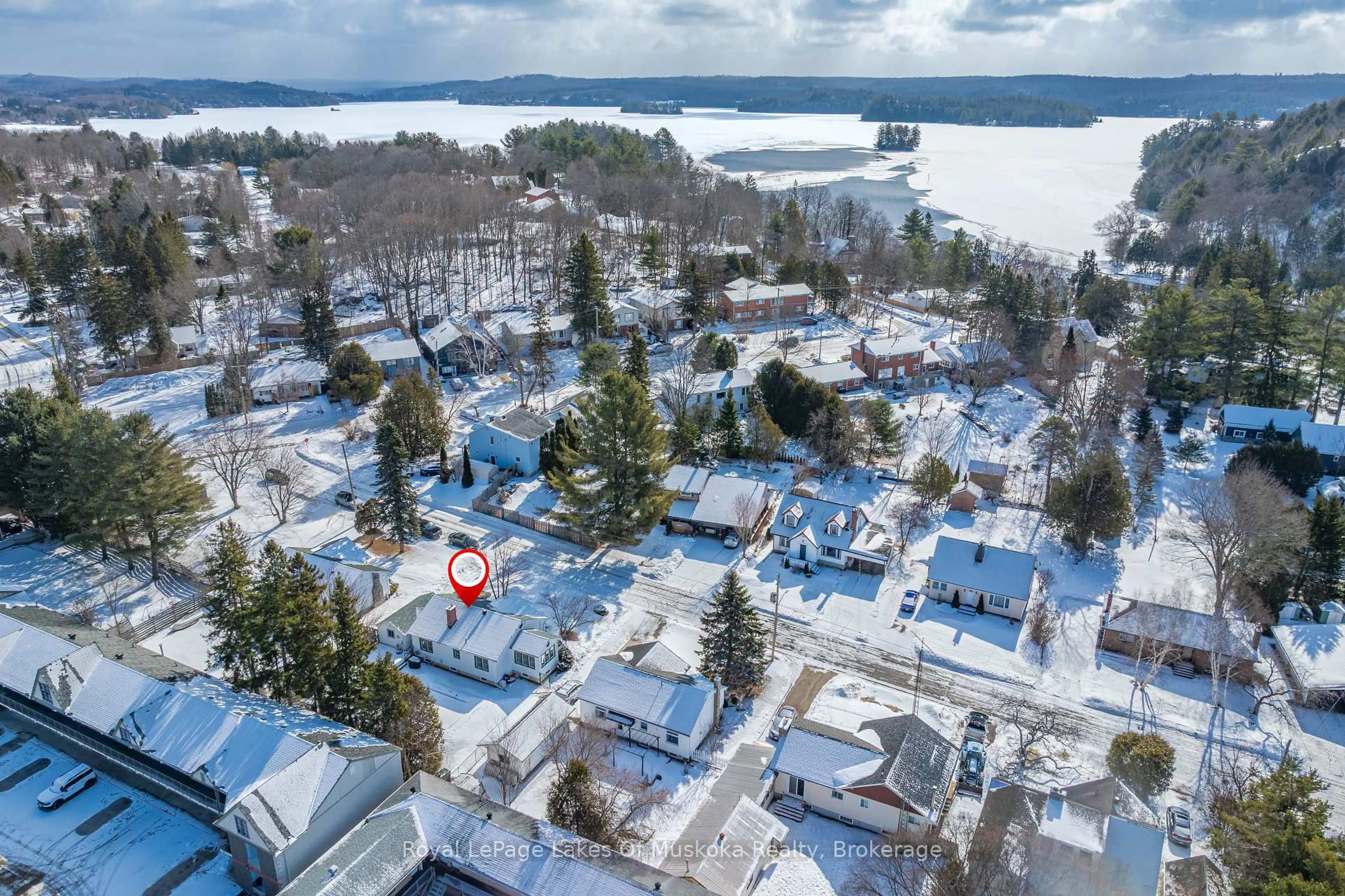 A pic from outside/outdoor area/front of a property/back of a property/a pic from drone, water/lake/river/ocean view for 10 Morris Ave, Huntsville Ontario P1H 1G4