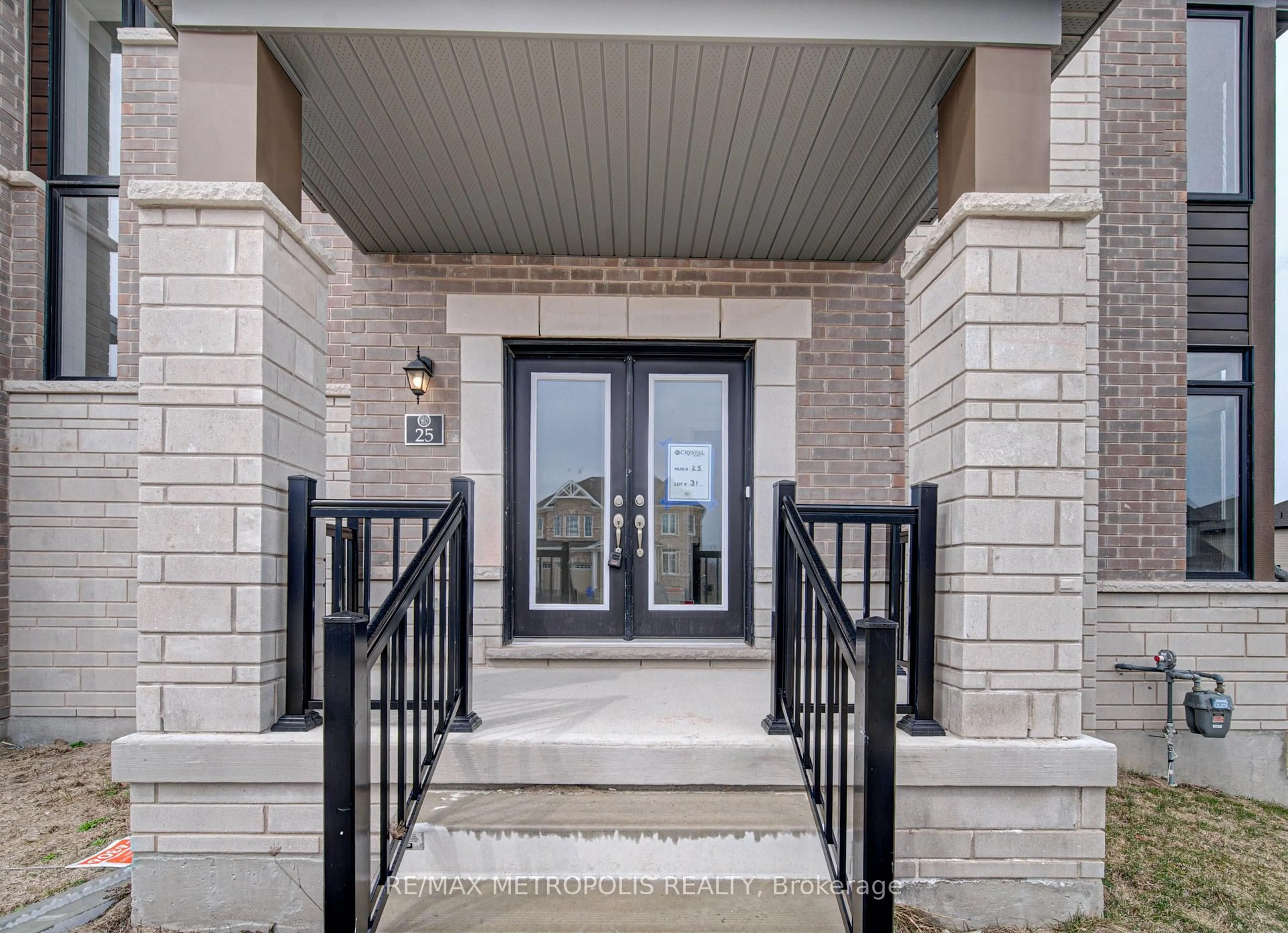 Indoor entryway for 25 Heming St, Brant Ontario N3L 0M6
