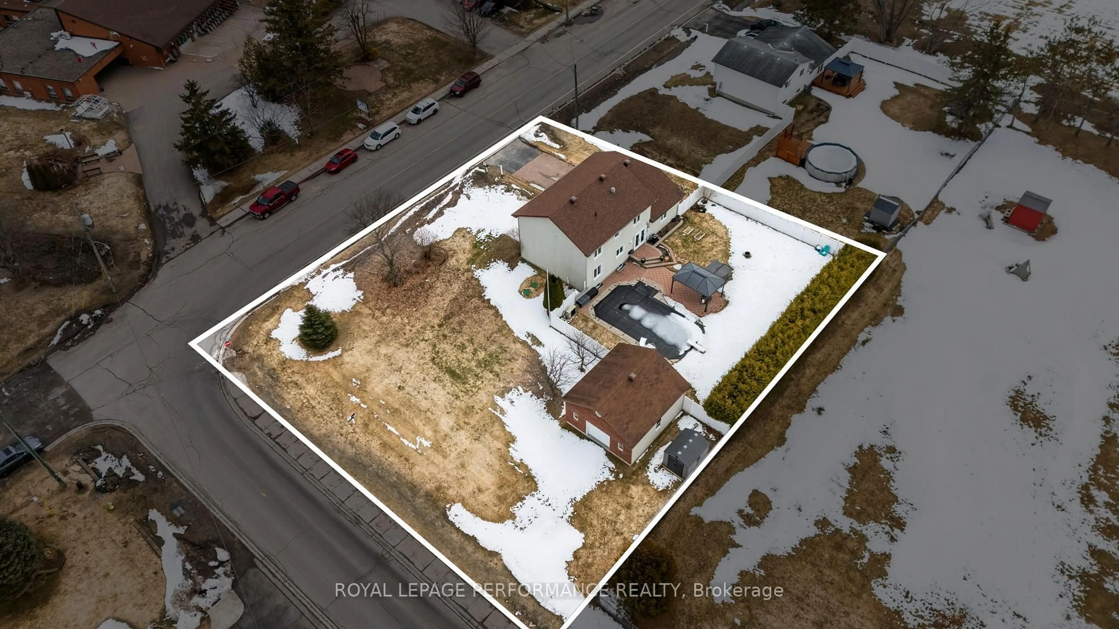 A pic from outside/outdoor area/front of a property/back of a property/a pic from drone, street for 434 Lemay St, Clarence-Rockland Ontario K0A 1N0