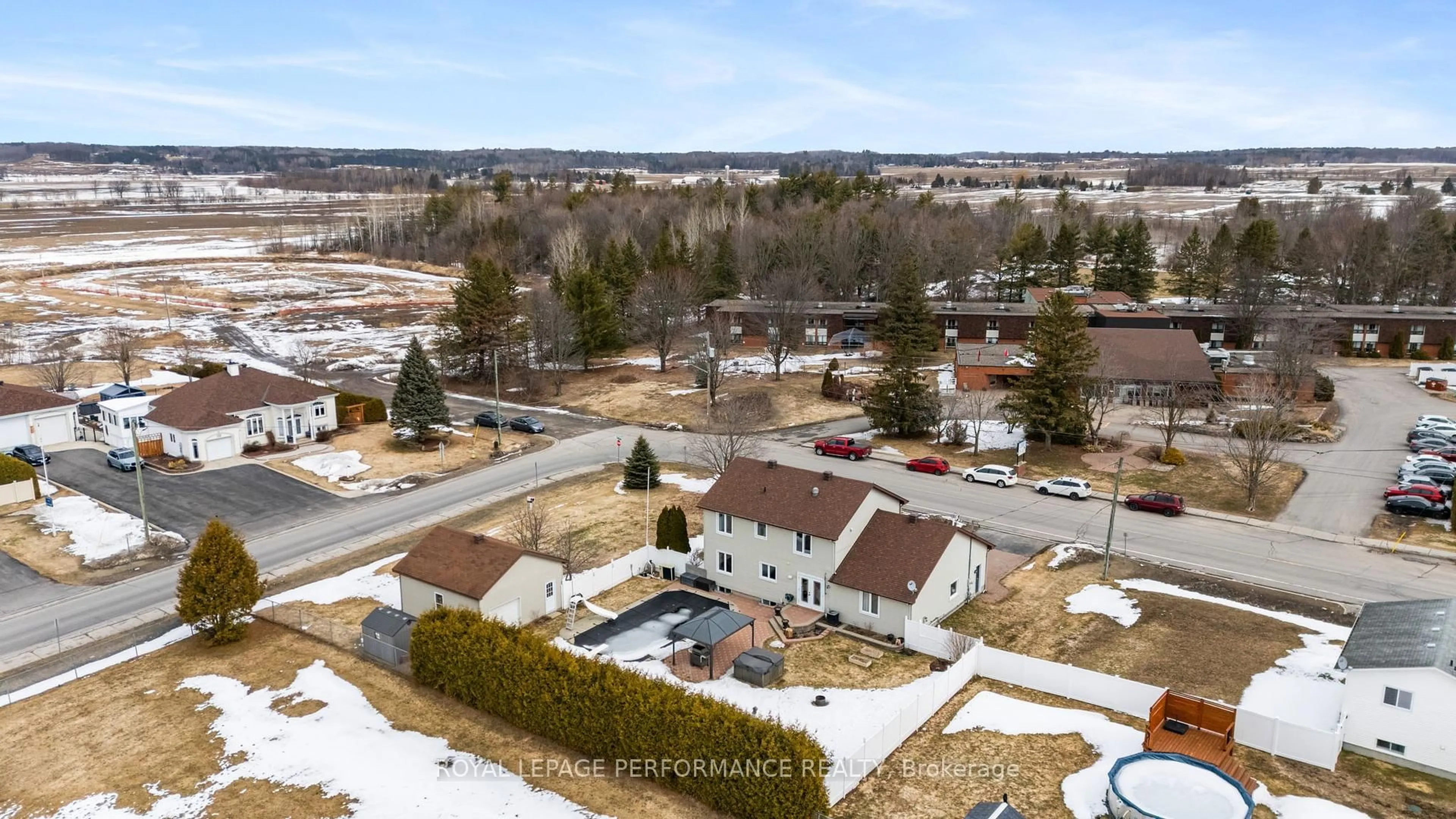 A pic from outside/outdoor area/front of a property/back of a property/a pic from drone, unknown for 434 Lemay St, Clarence-Rockland Ontario K0A 1N0