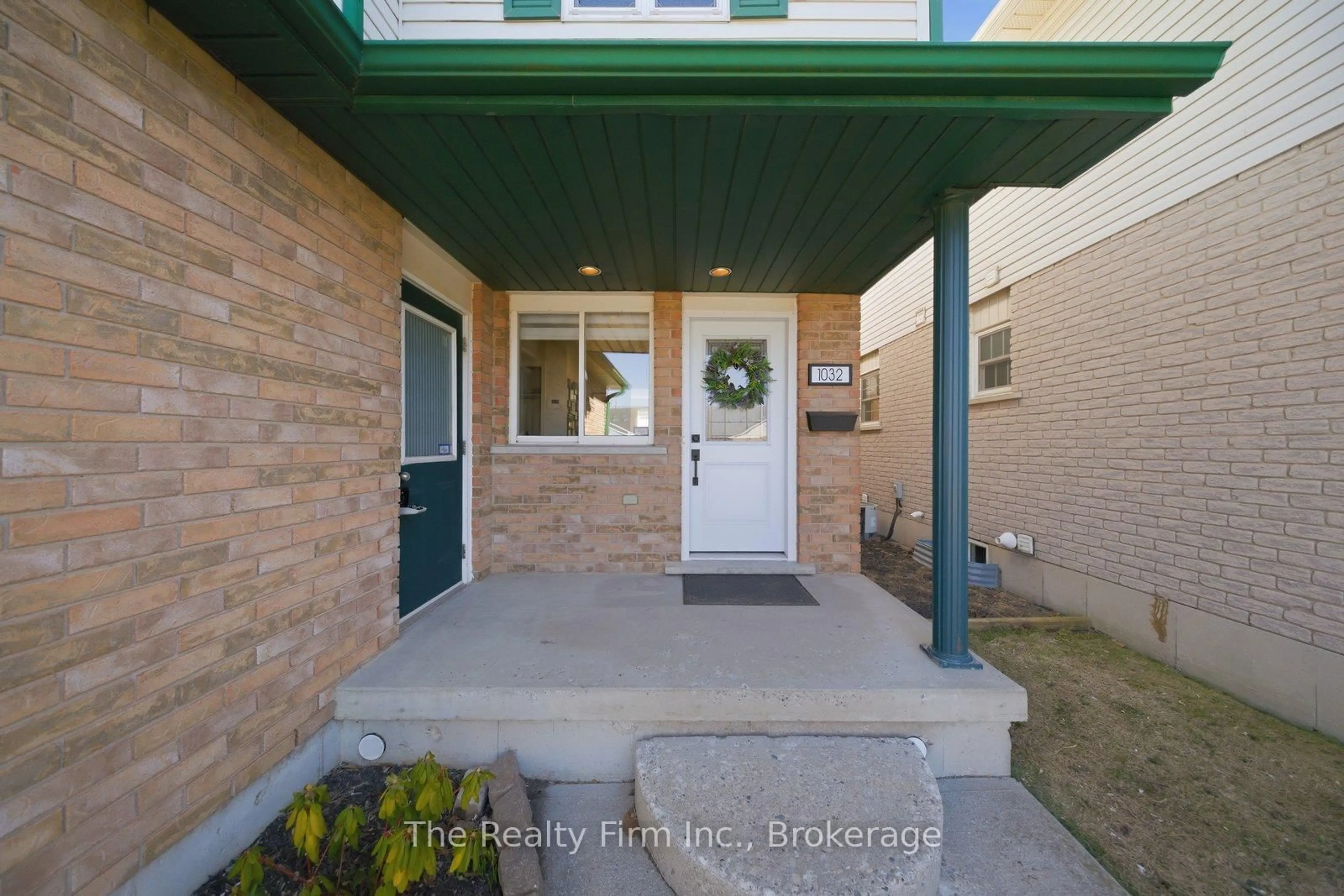 Indoor entryway for 1032 Pearson Dr, Woodstock Ontario N4S 8V1