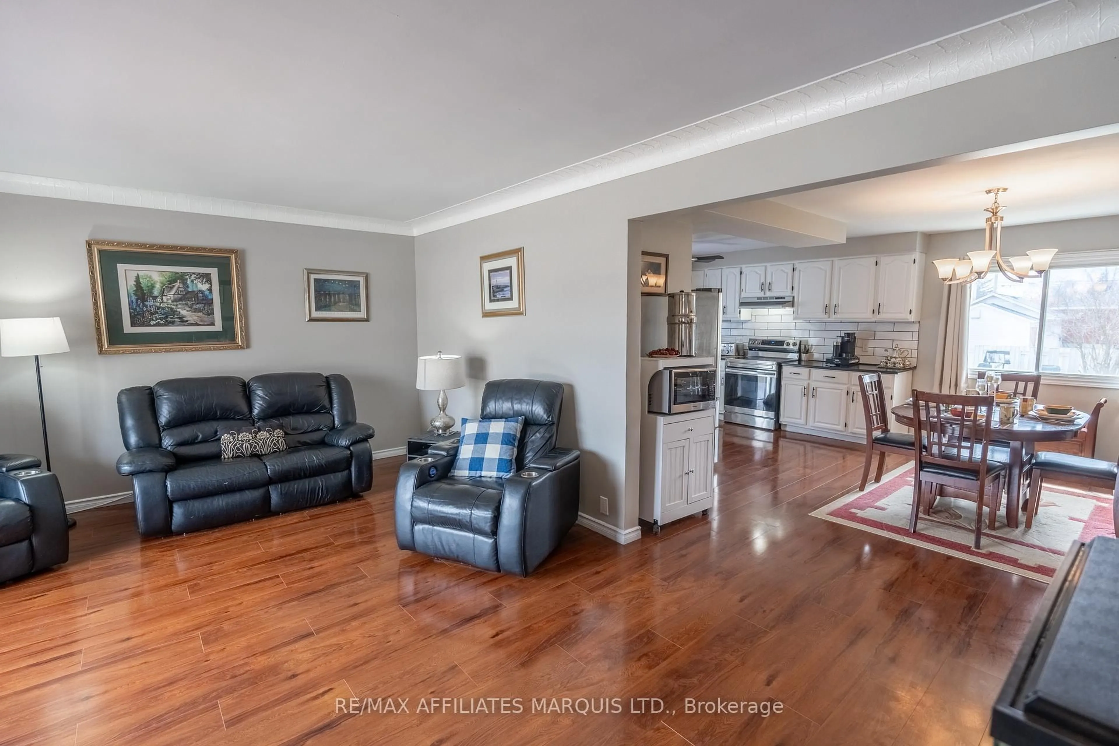 Living room with furniture, unknown for 119 Anthony St, Cornwall Ontario K6H 5J9