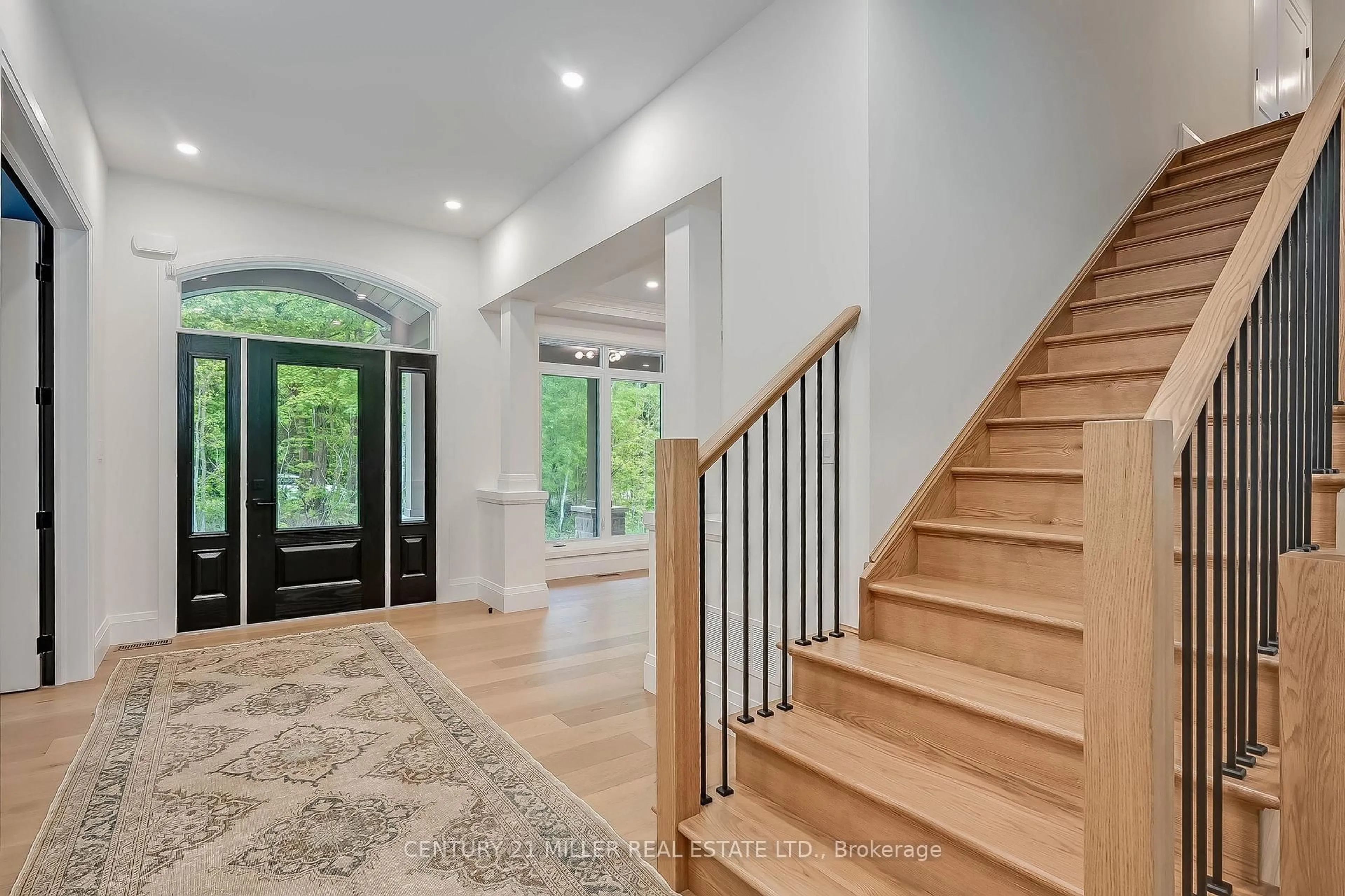 Indoor entryway for 4512 Concession 11 Rd, Puslinch Ontario N0B 2J0