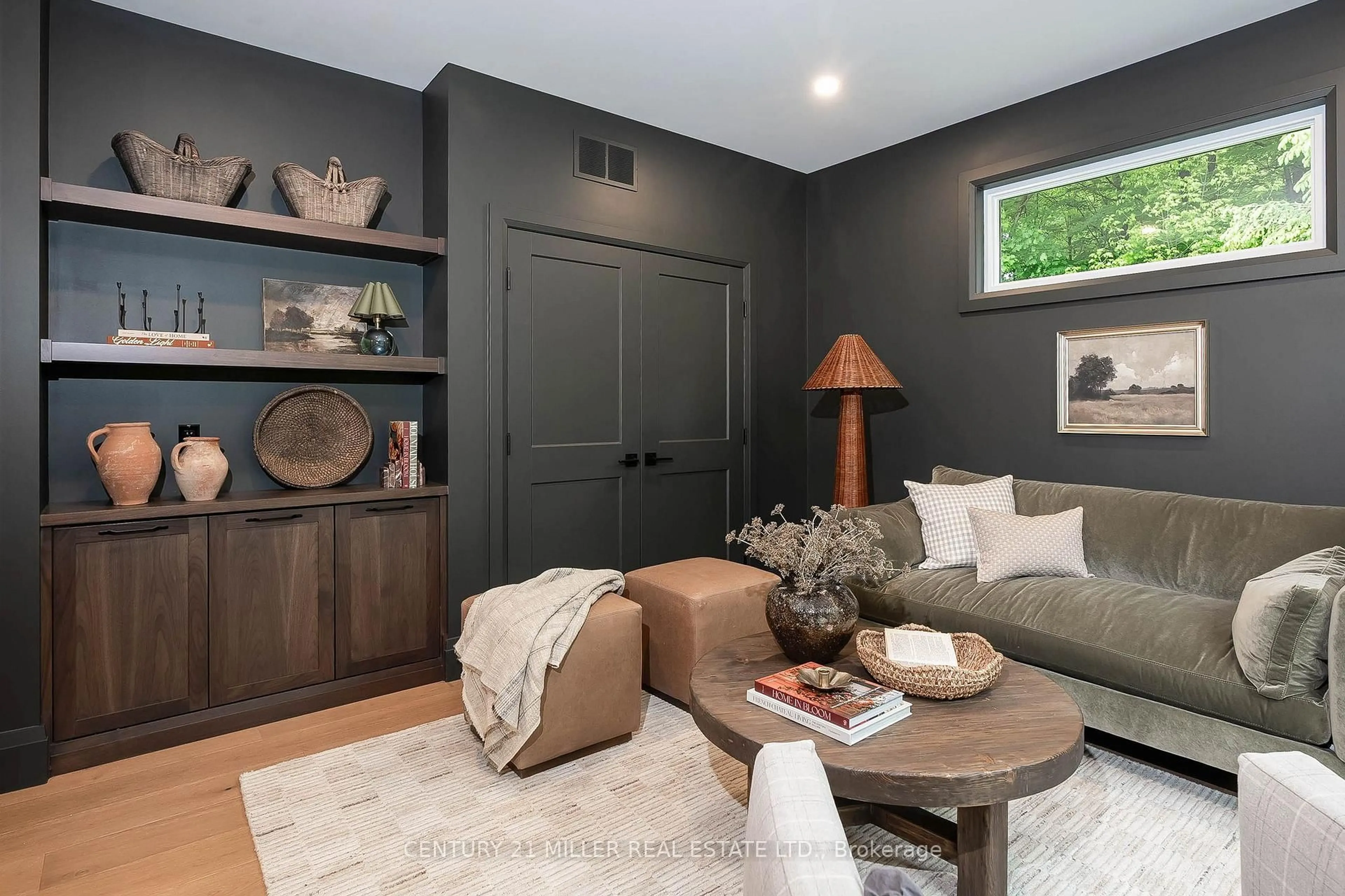 Living room with furniture, unknown for 4512 Concession 11 Rd, Puslinch Ontario N0B 2J0