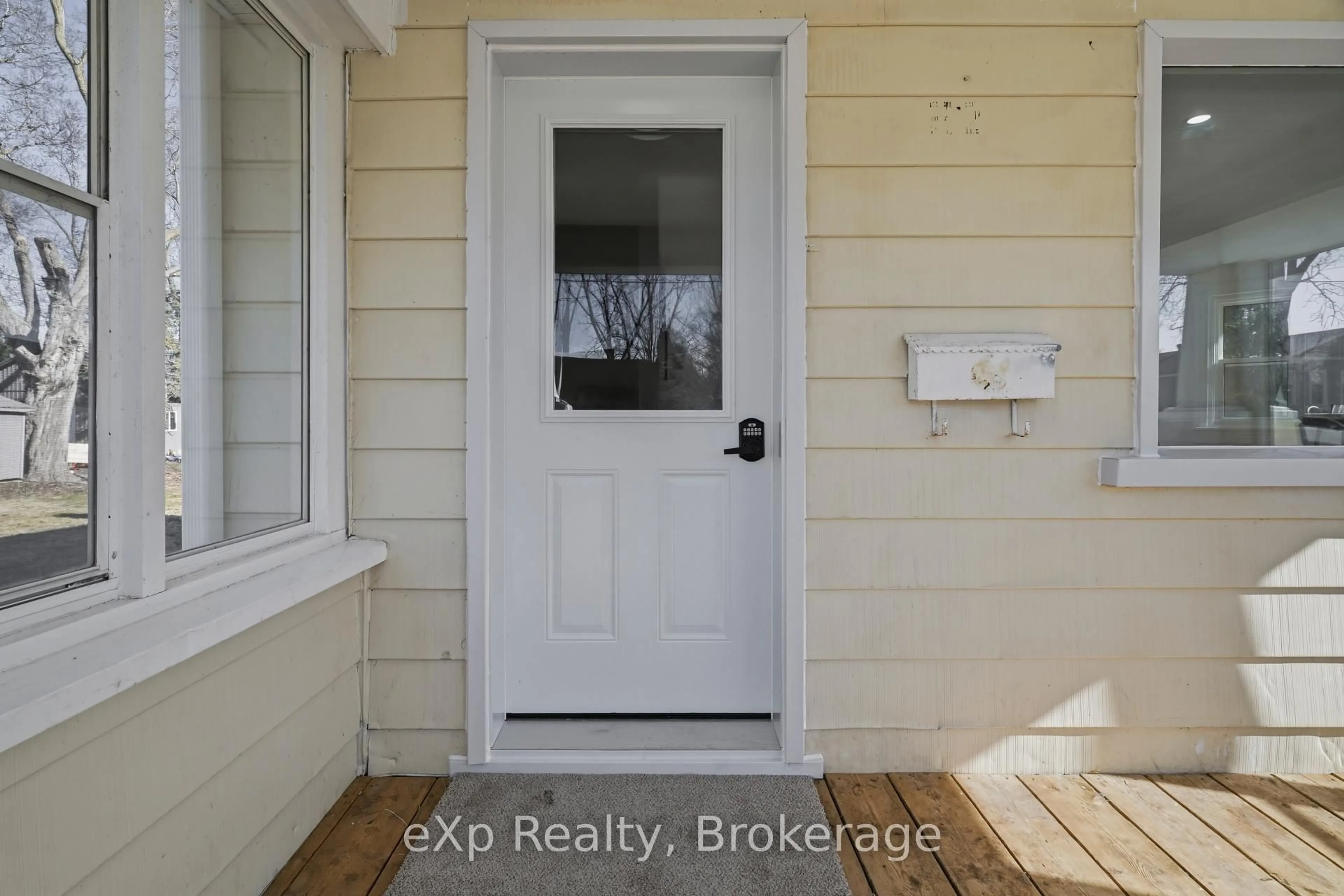 Indoor entryway for 192 William St, North Middlesex Ontario N0M 2K0