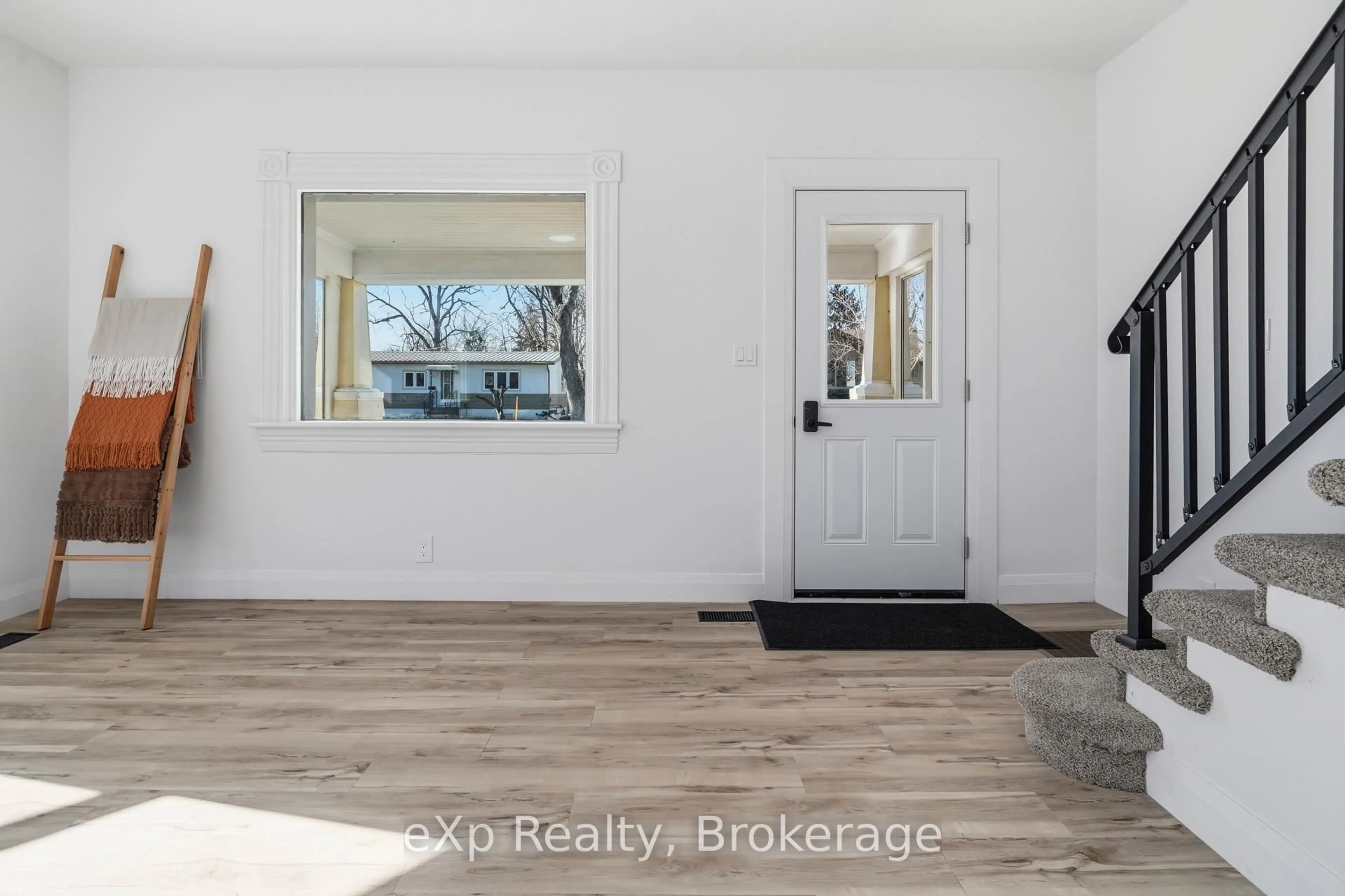 Indoor entryway for 192 William St, North Middlesex Ontario N0M 2K0