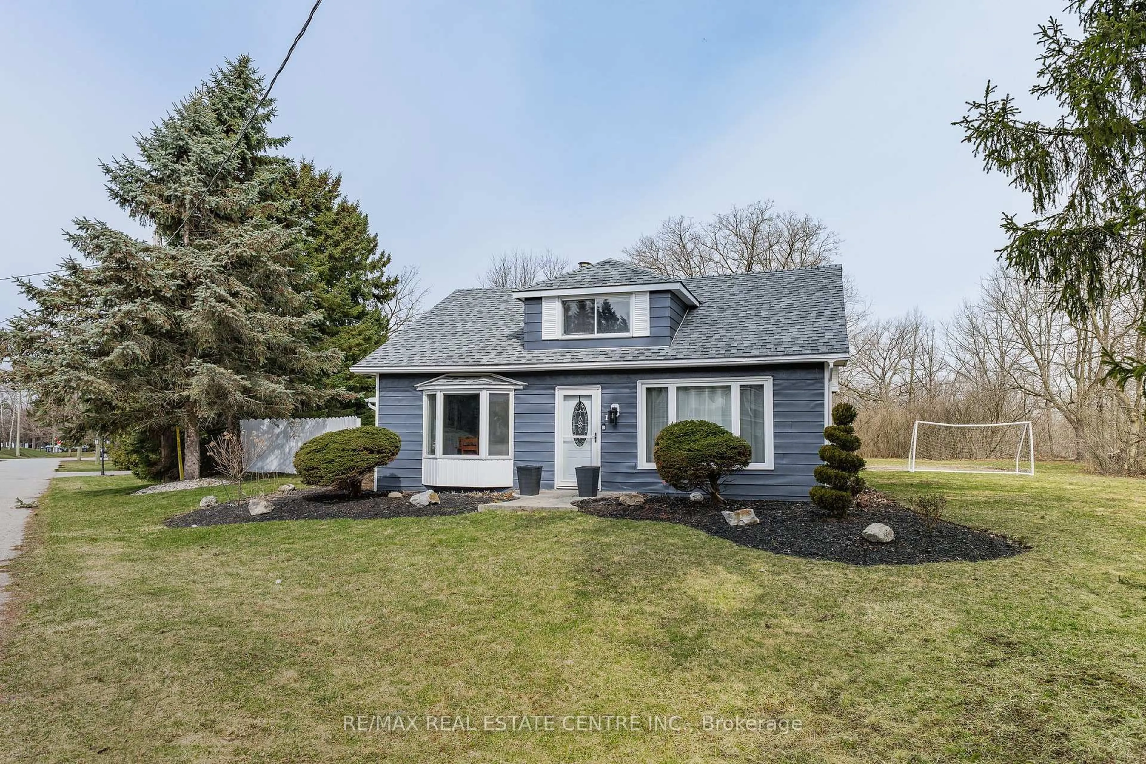 A pic from outside/outdoor area/front of a property/back of a property/a pic from drone, street for 1 Hughson St, North Dumfries Ontario N0B 1L0