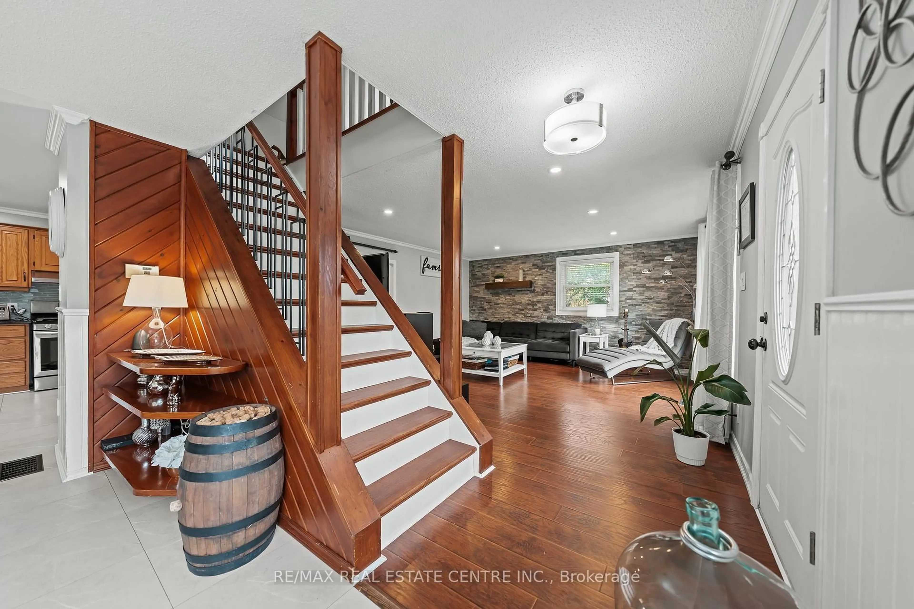 Indoor entryway for 1 Hughson St, North Dumfries Ontario N0B 1L0