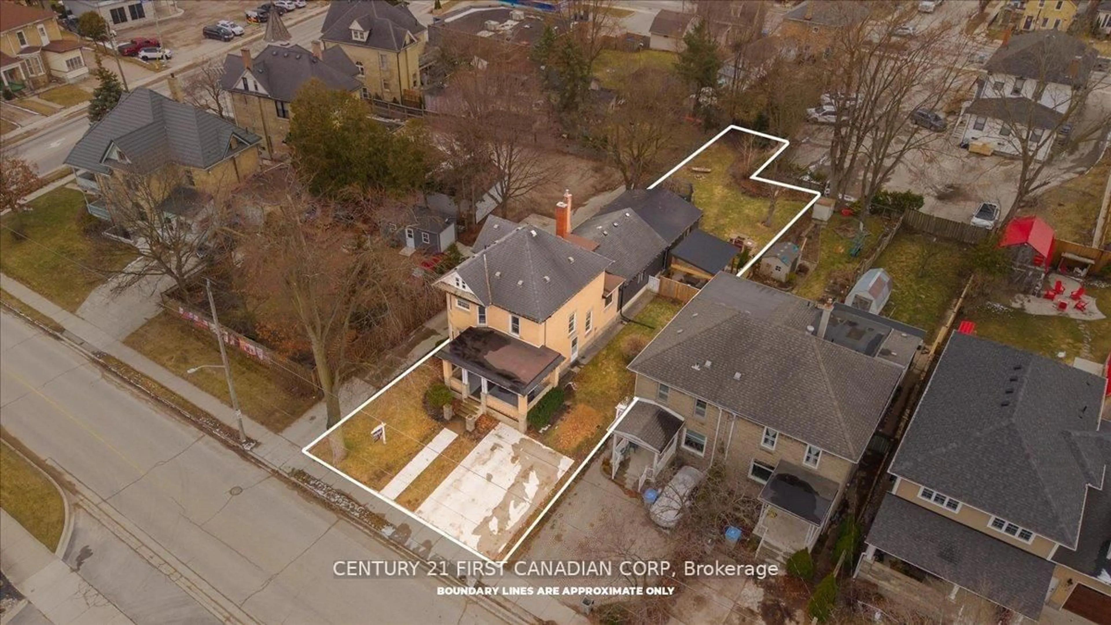 A pic from outside/outdoor area/front of a property/back of a property/a pic from drone, street for 18 Colborne St, Strathroy-Caradoc Ontario N7G 2L9