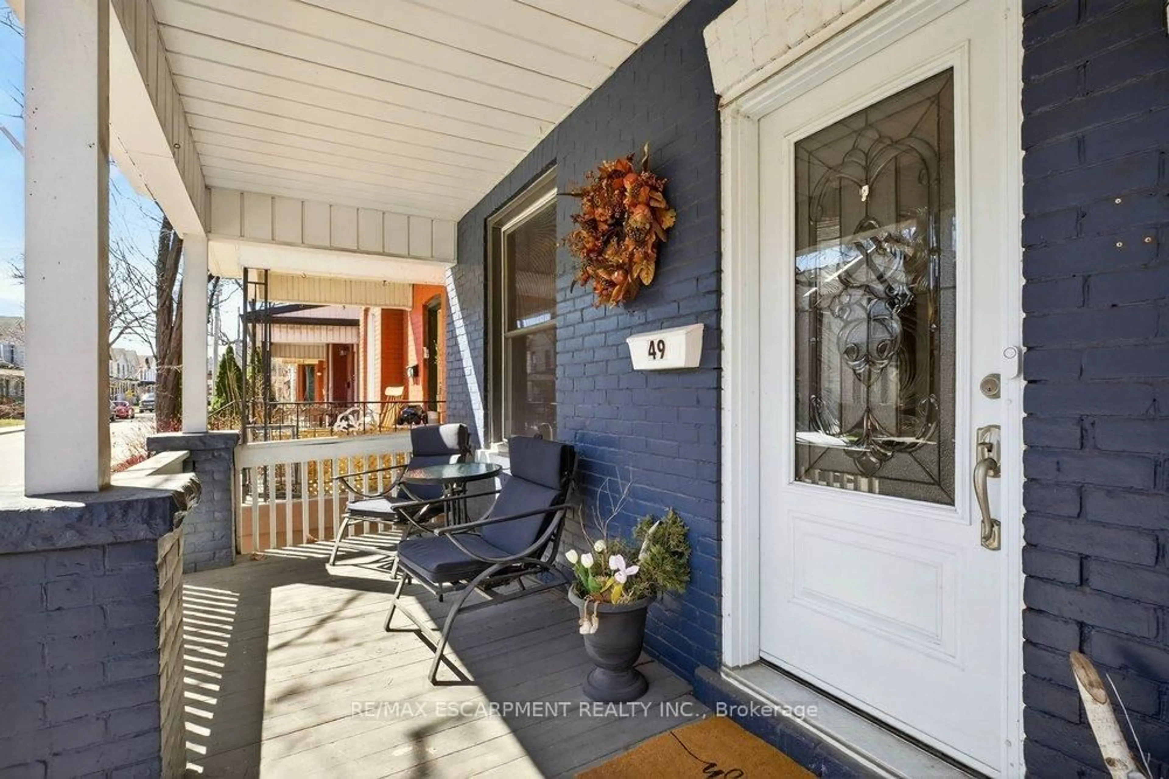 Indoor entryway for 49 Cheever St, Hamilton Ontario L8L 5R6