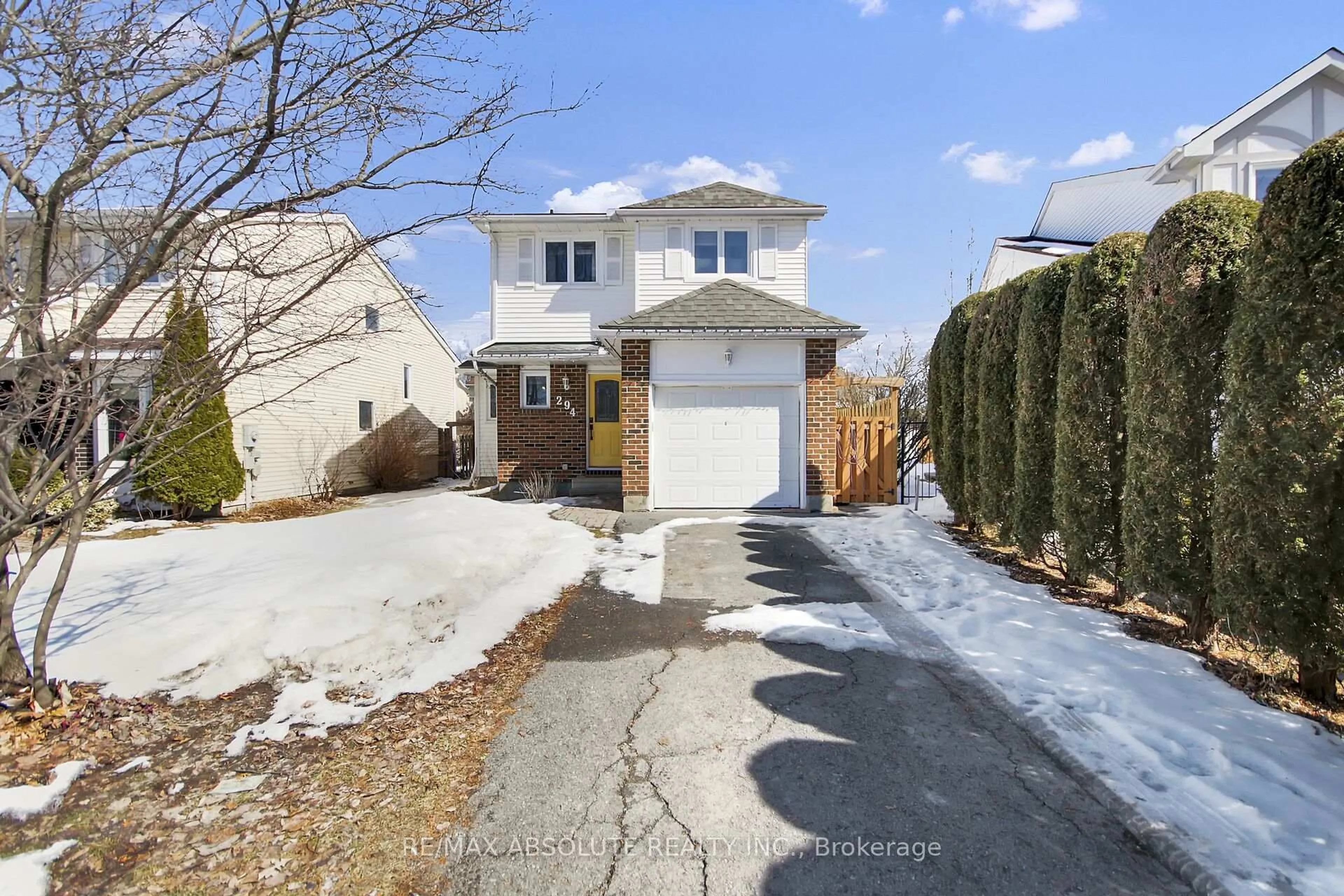 A pic from outside/outdoor area/front of a property/back of a property/a pic from drone, street for 294 Turnstone Crt, Orleans Ontario K1E 2V2