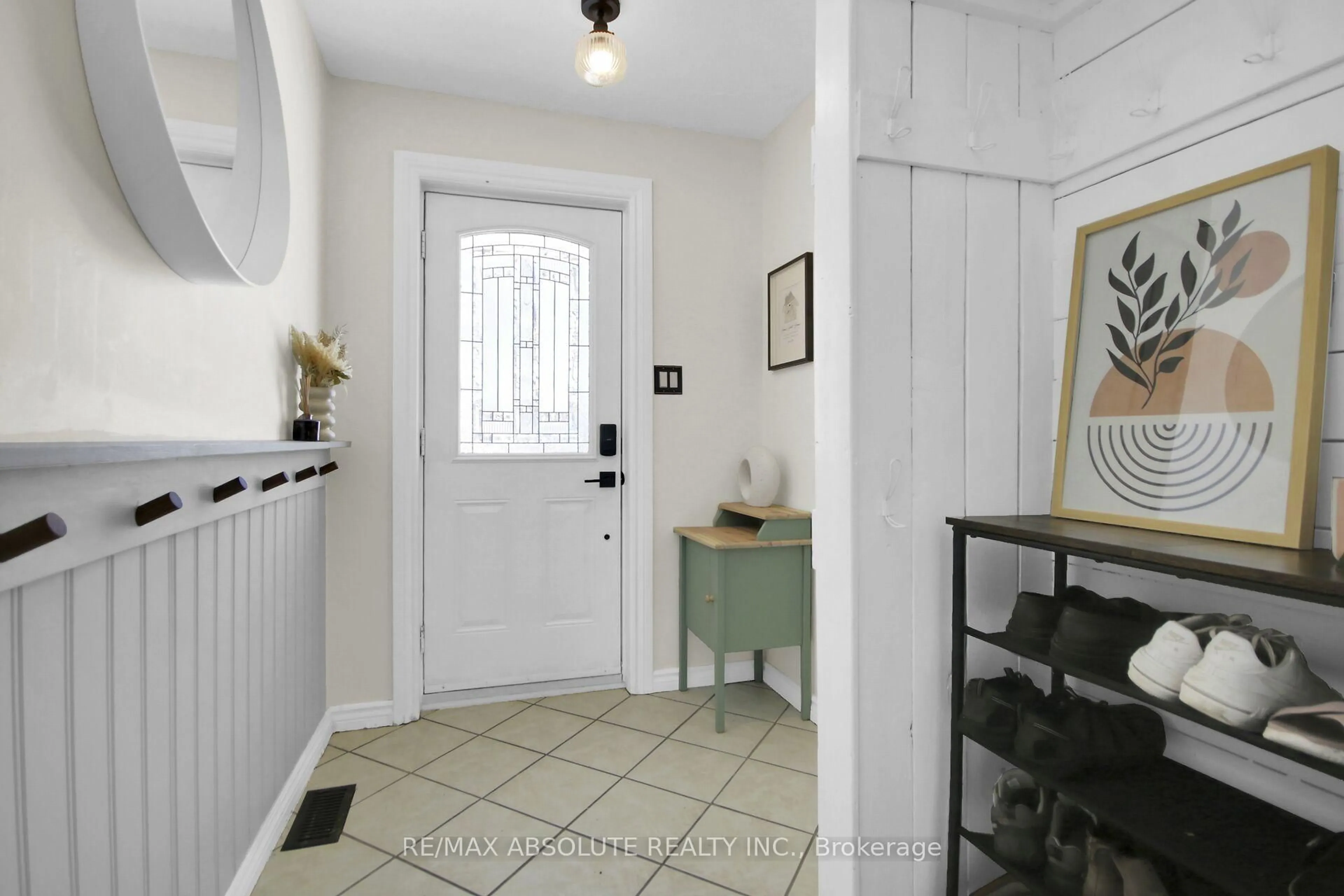 Indoor entryway for 294 Turnstone Crt, Orleans Ontario K1E 2V2