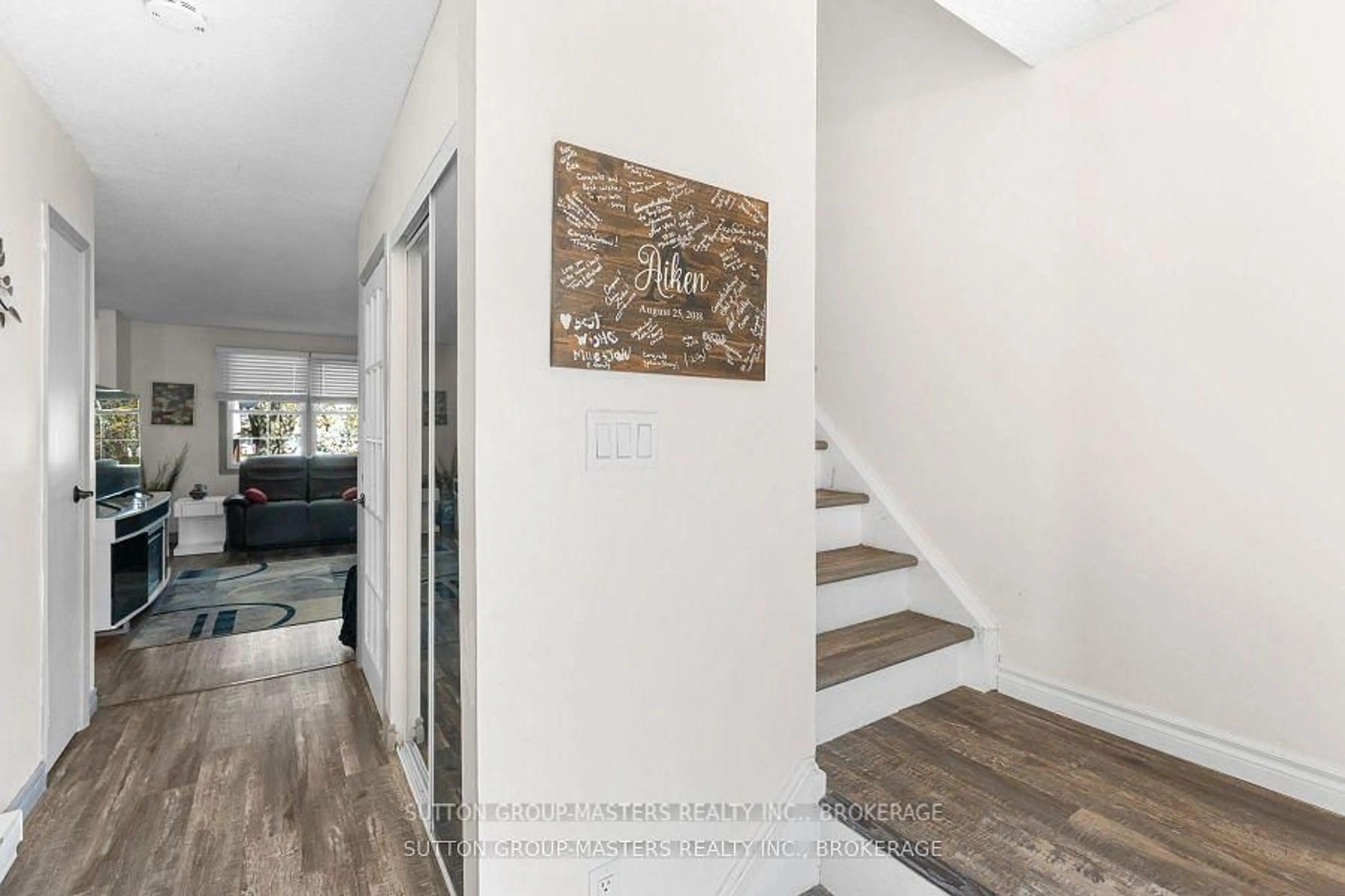 Indoor entryway for 19 MacPherson Ave #28, Kingston Ontario K7M 6W4