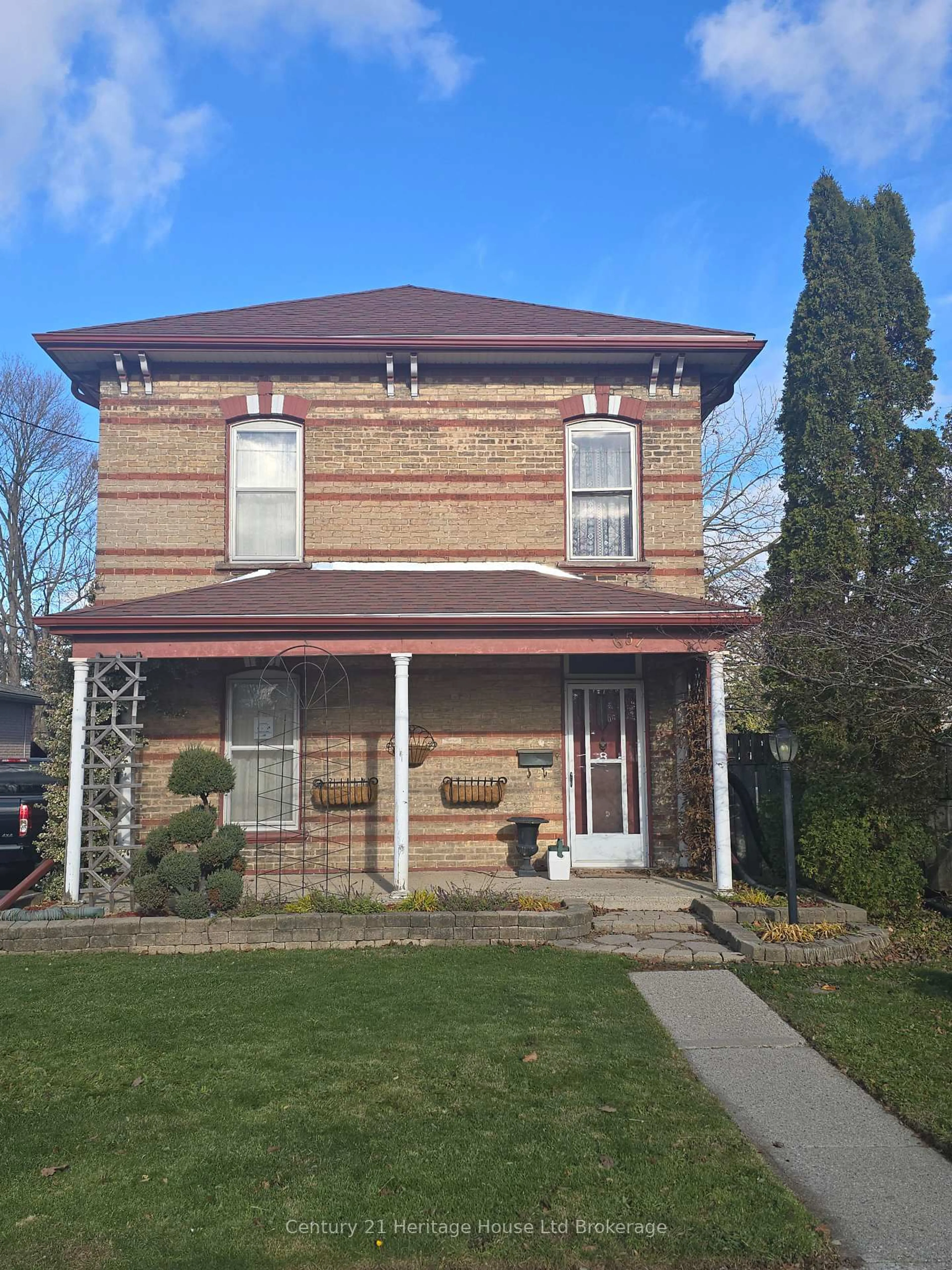 Home with brick exterior material, building for 657 Frances St, Woodstock Ontario N4S 1Z9