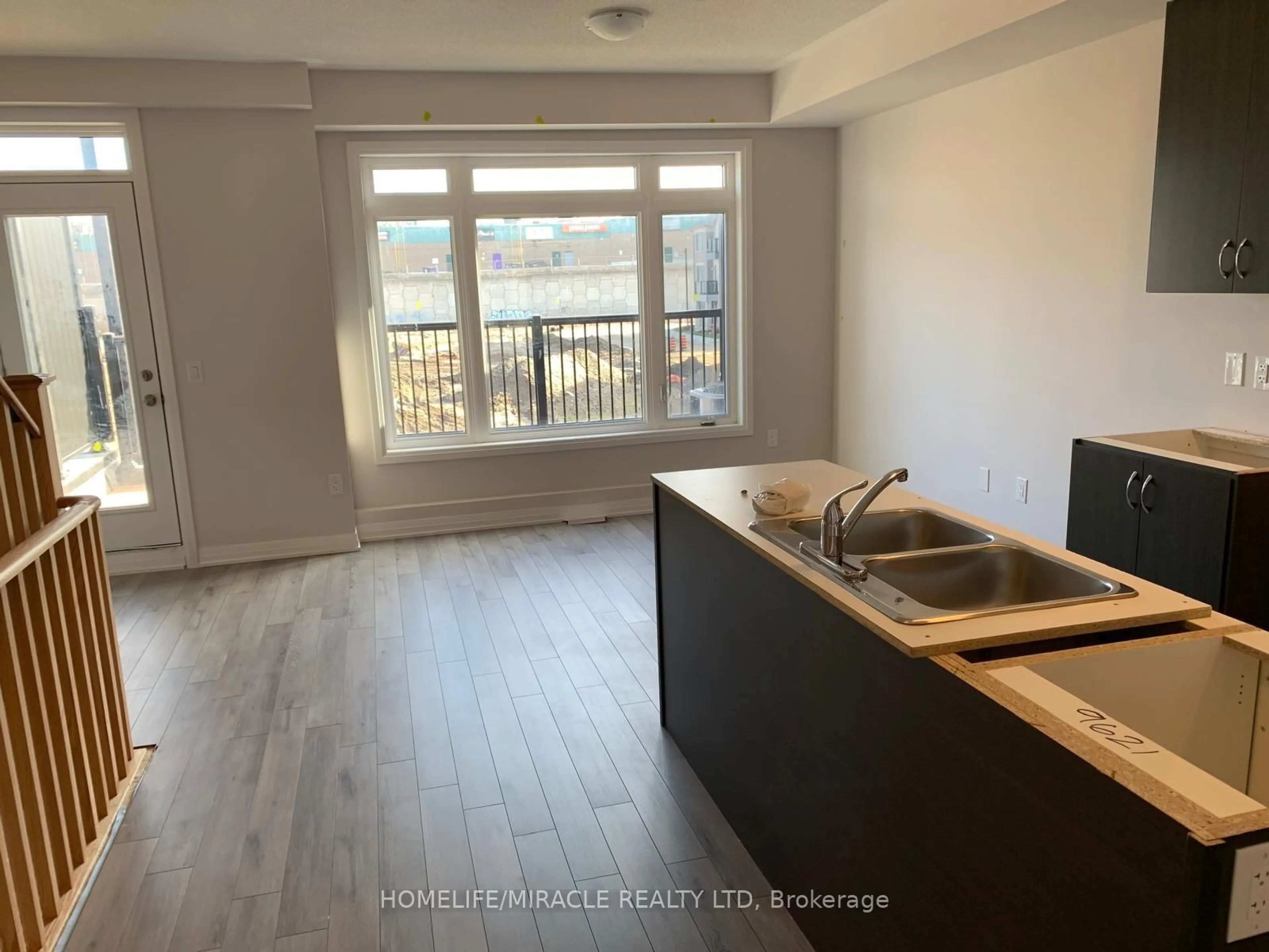 Unknown for 585 Colborne St #109, Brantford Ontario N3S 0K4