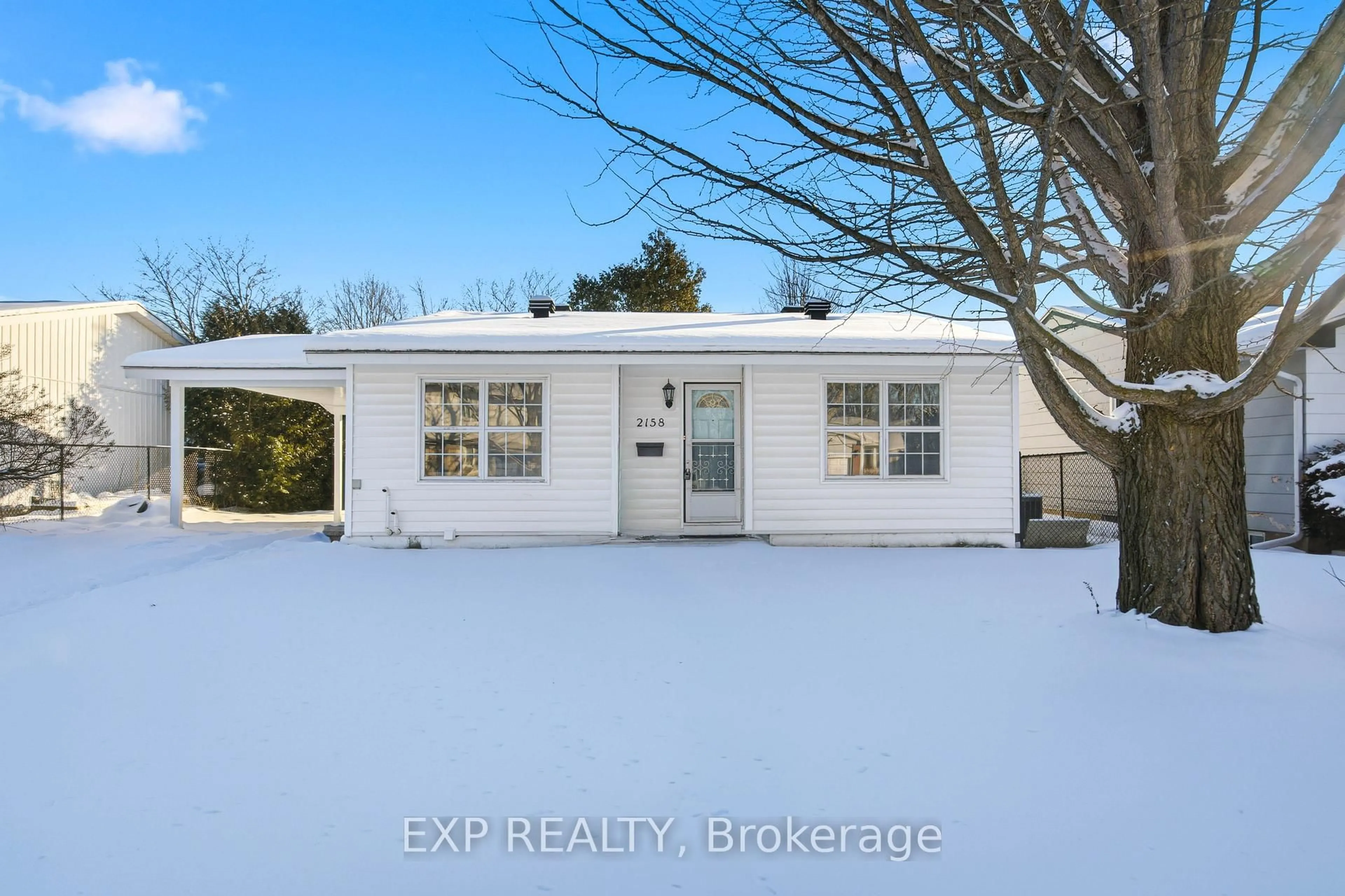 A pic from outside/outdoor area/front of a property/back of a property/a pic from drone, unknown for 2158 Fillmore Cres, Ottawa Ontario K1J 6A4