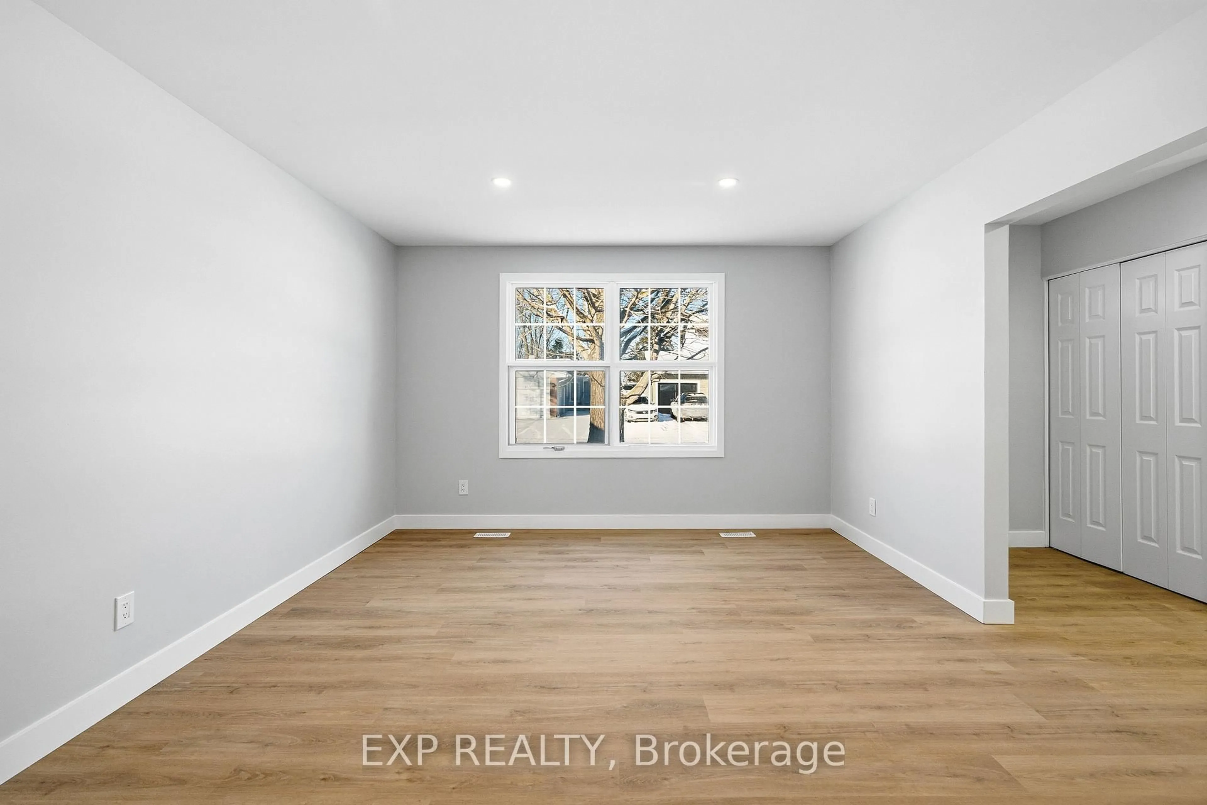 A pic of a room for 2158 Fillmore Cres, Ottawa Ontario K1J 6A4