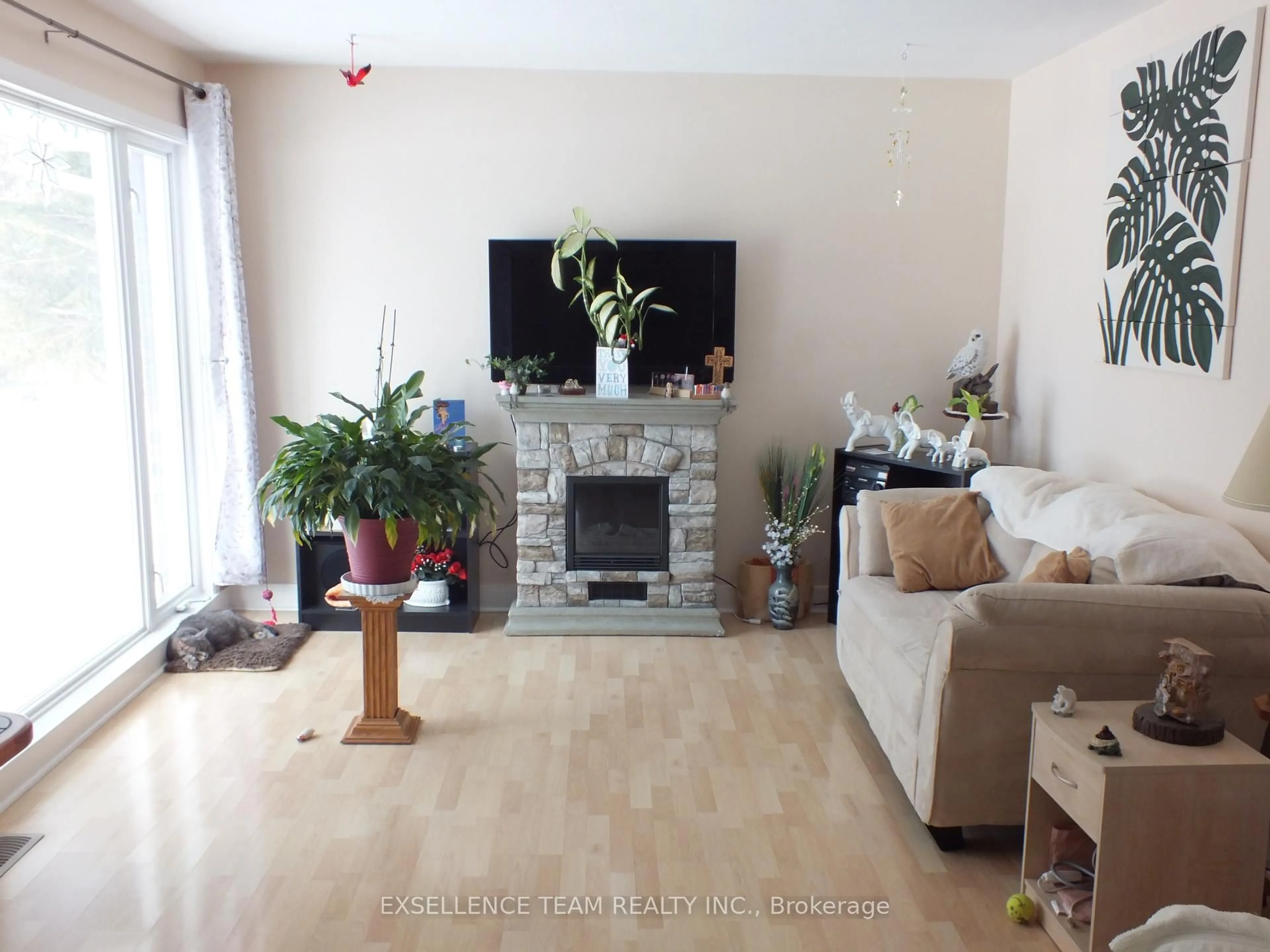Living room with furniture, unknown for 3481 Marydale Ave, South Stormont Ontario K6K 1P6