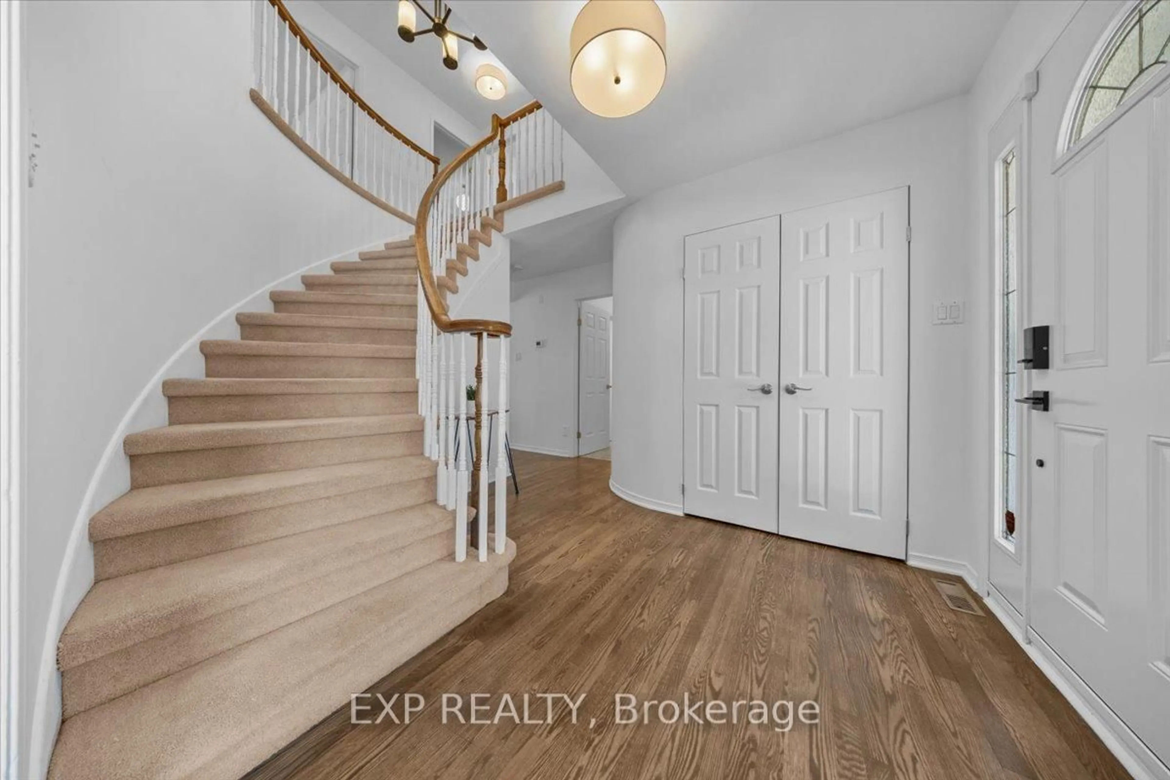 Indoor entryway for 25 Cullen Crt, Ottawa Ontario K2G 4Z3