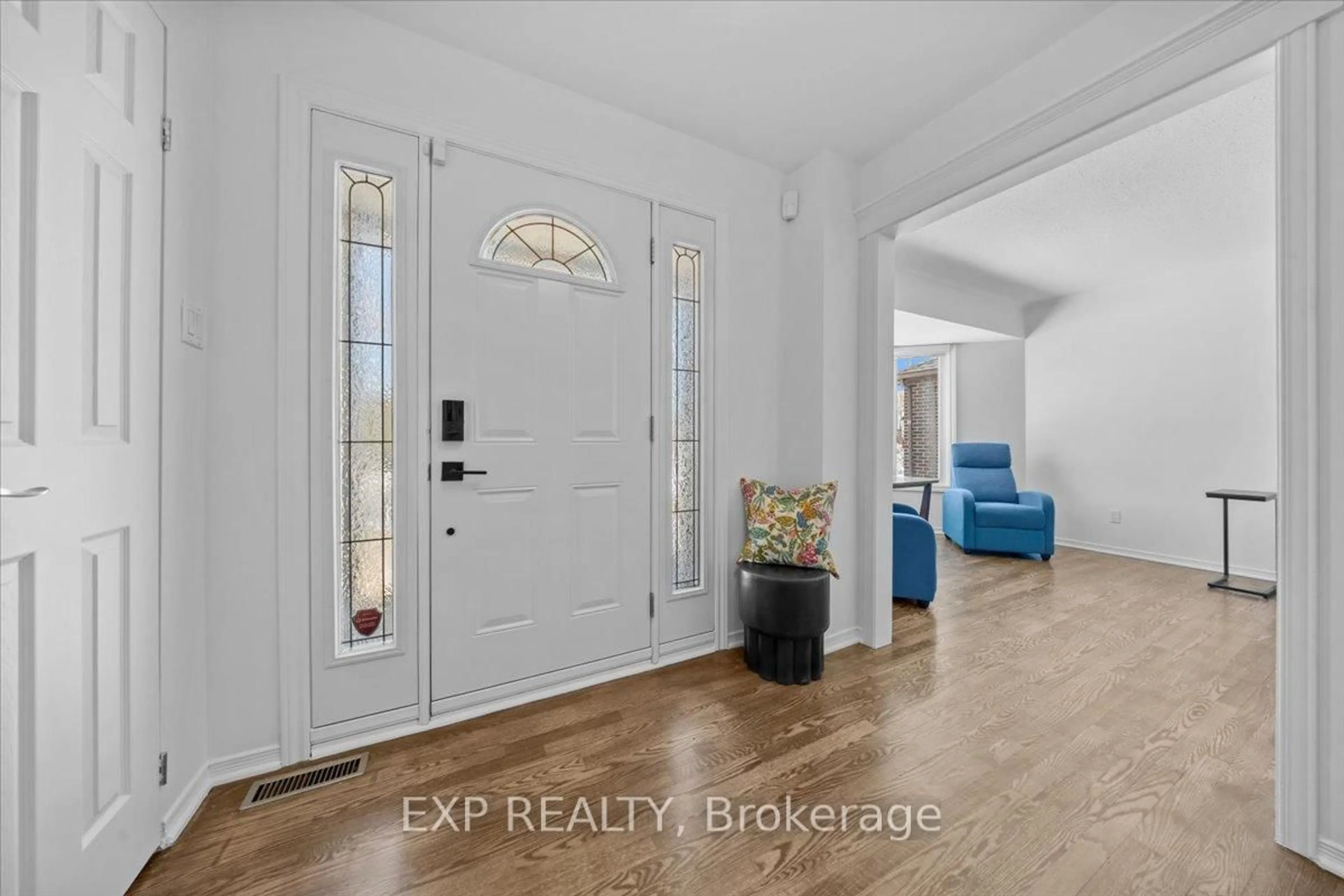 Indoor entryway for 25 Cullen Crt, Ottawa Ontario K2G 4Z3