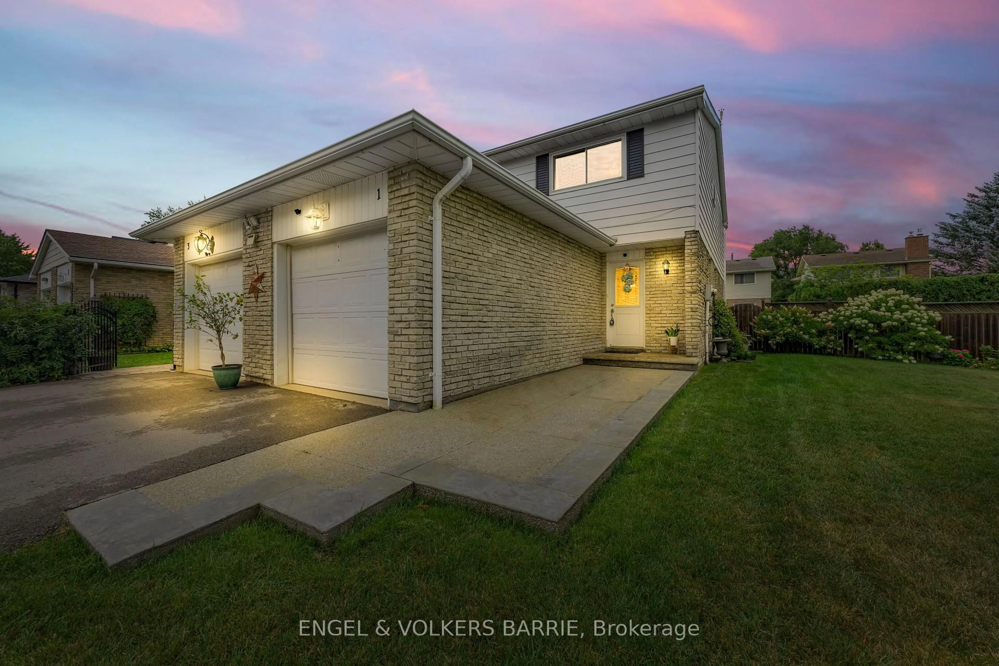 Unknown for 1 Aspen Crt, Hamilton Ontario L8B 0A7