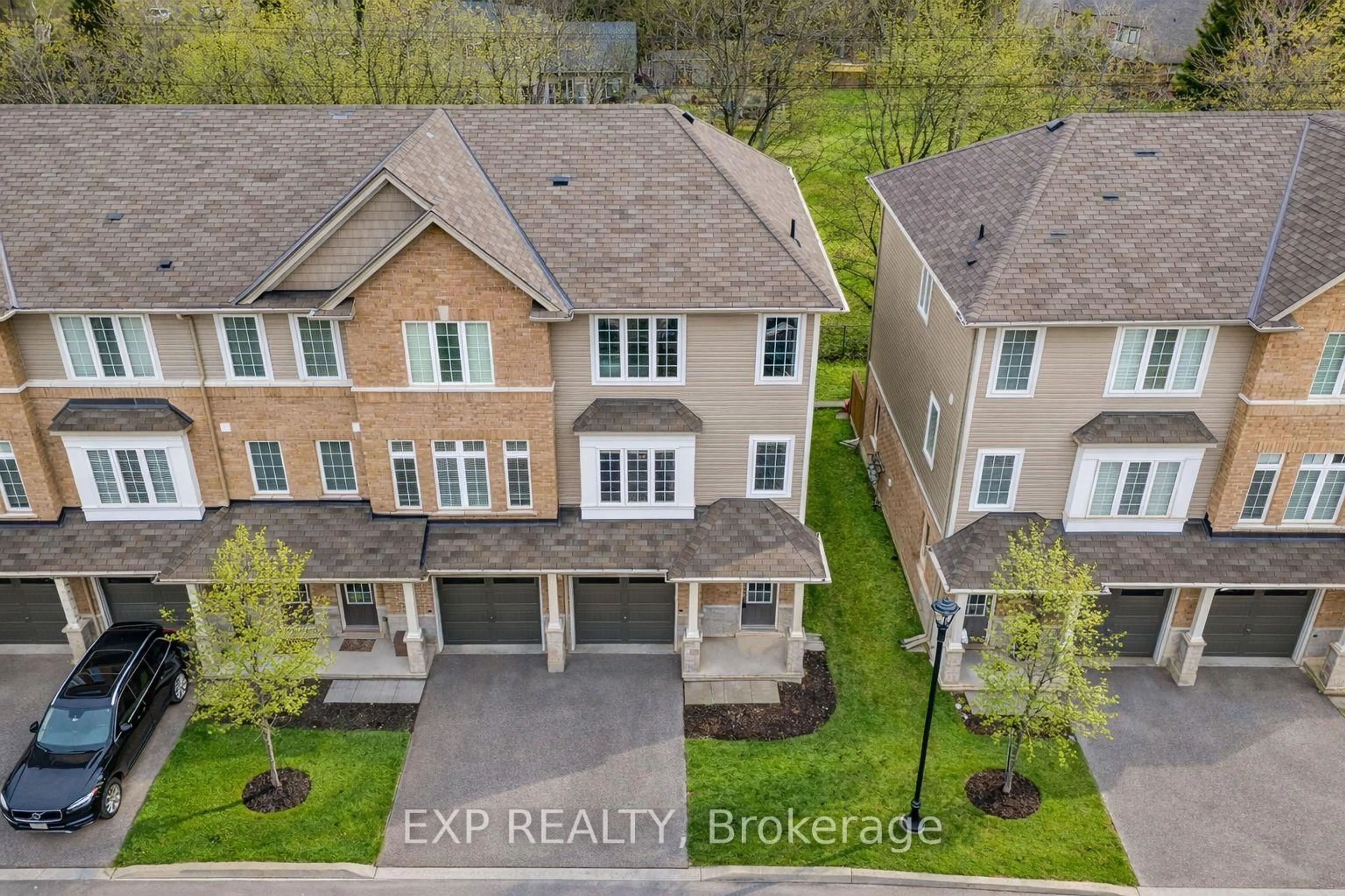 A pic from outside/outdoor area/front of a property/back of a property/a pic from drone, unknown for 122 Dundas St #17, Hamilton Ontario L9H 7N3