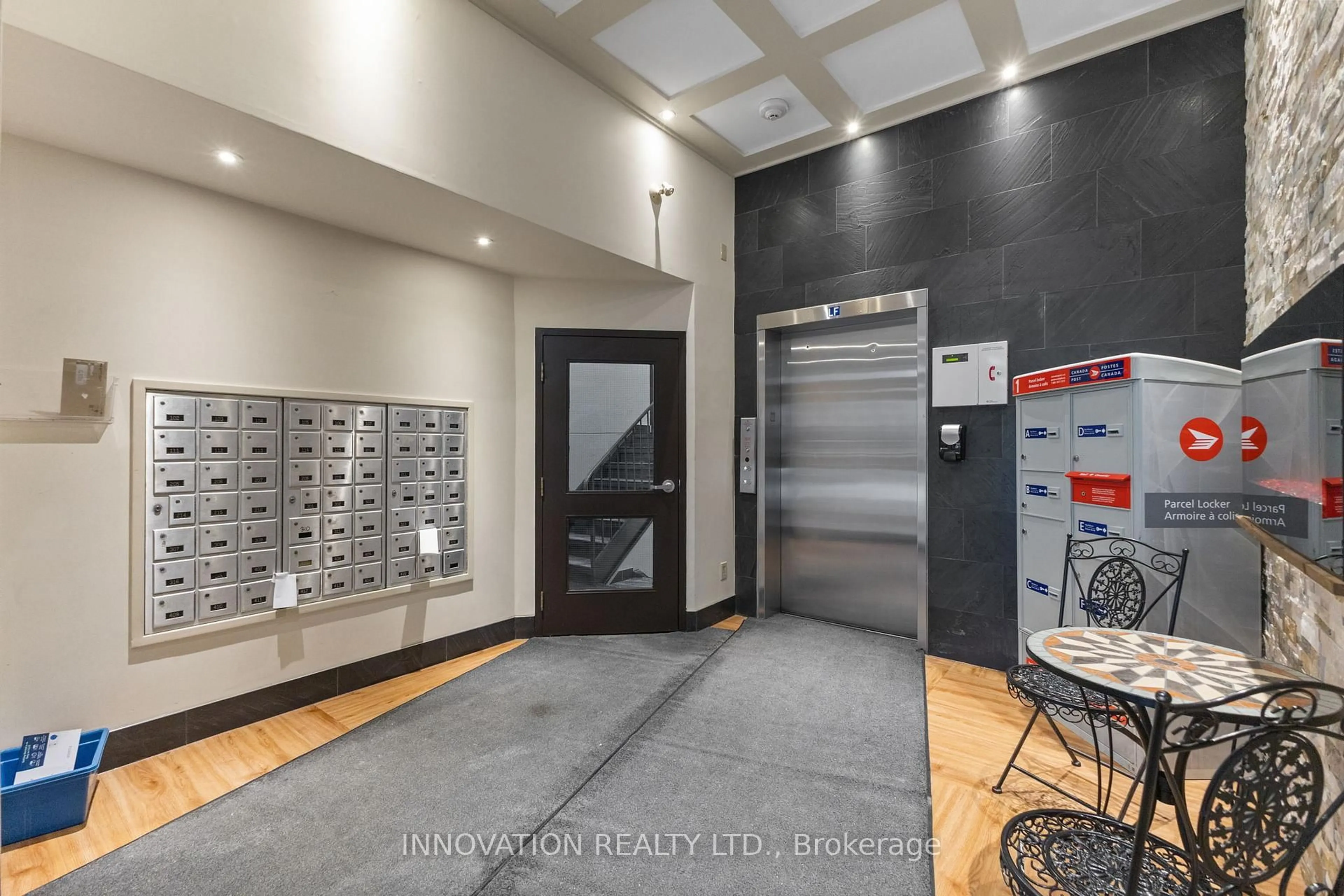 Indoor foyer for 6434 Bilberry Dr #316, Ottawa Ontario K1C 4P5