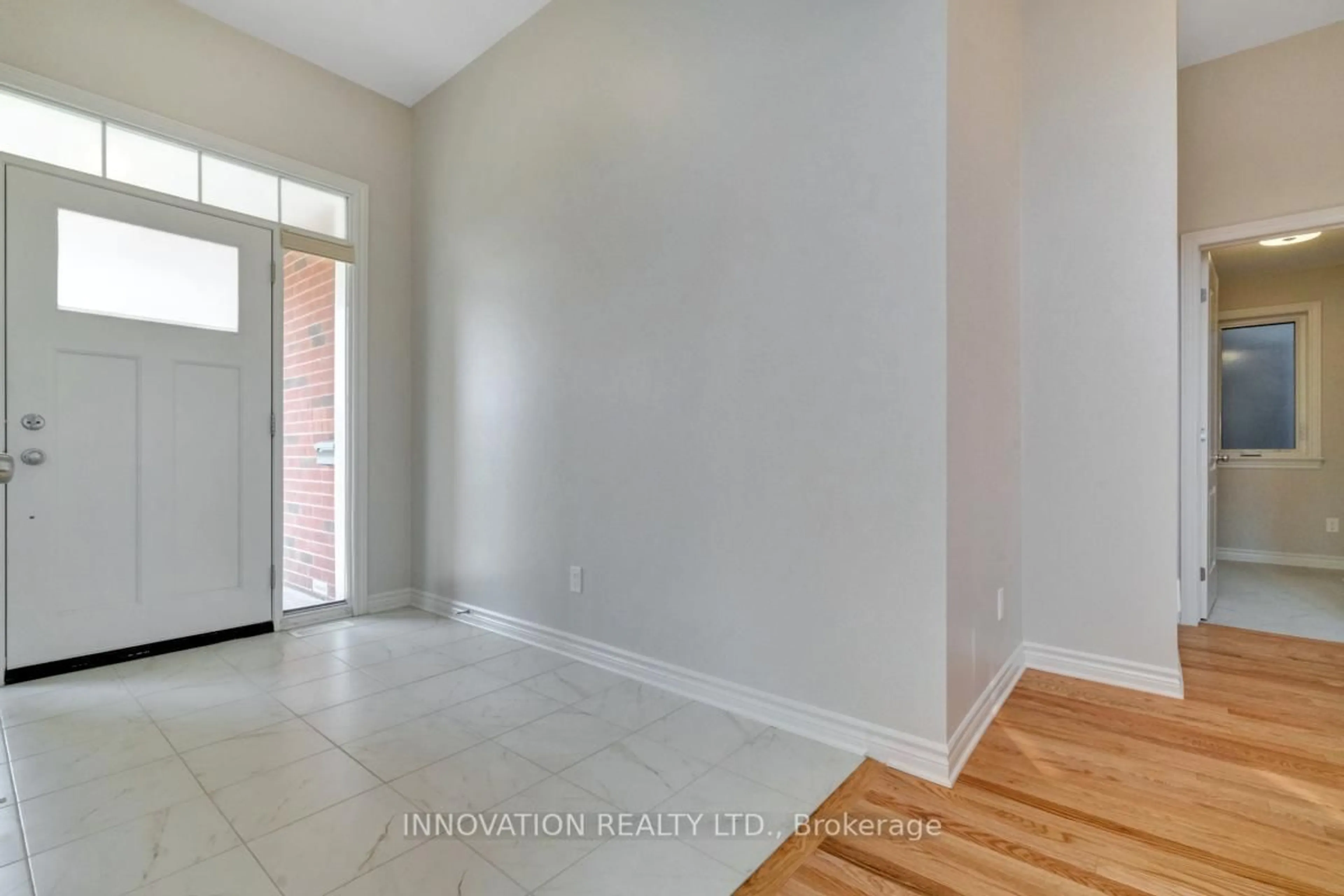 Indoor entryway for 868 Snowdrop Cres, Ottawa Ontario K1T 0X7