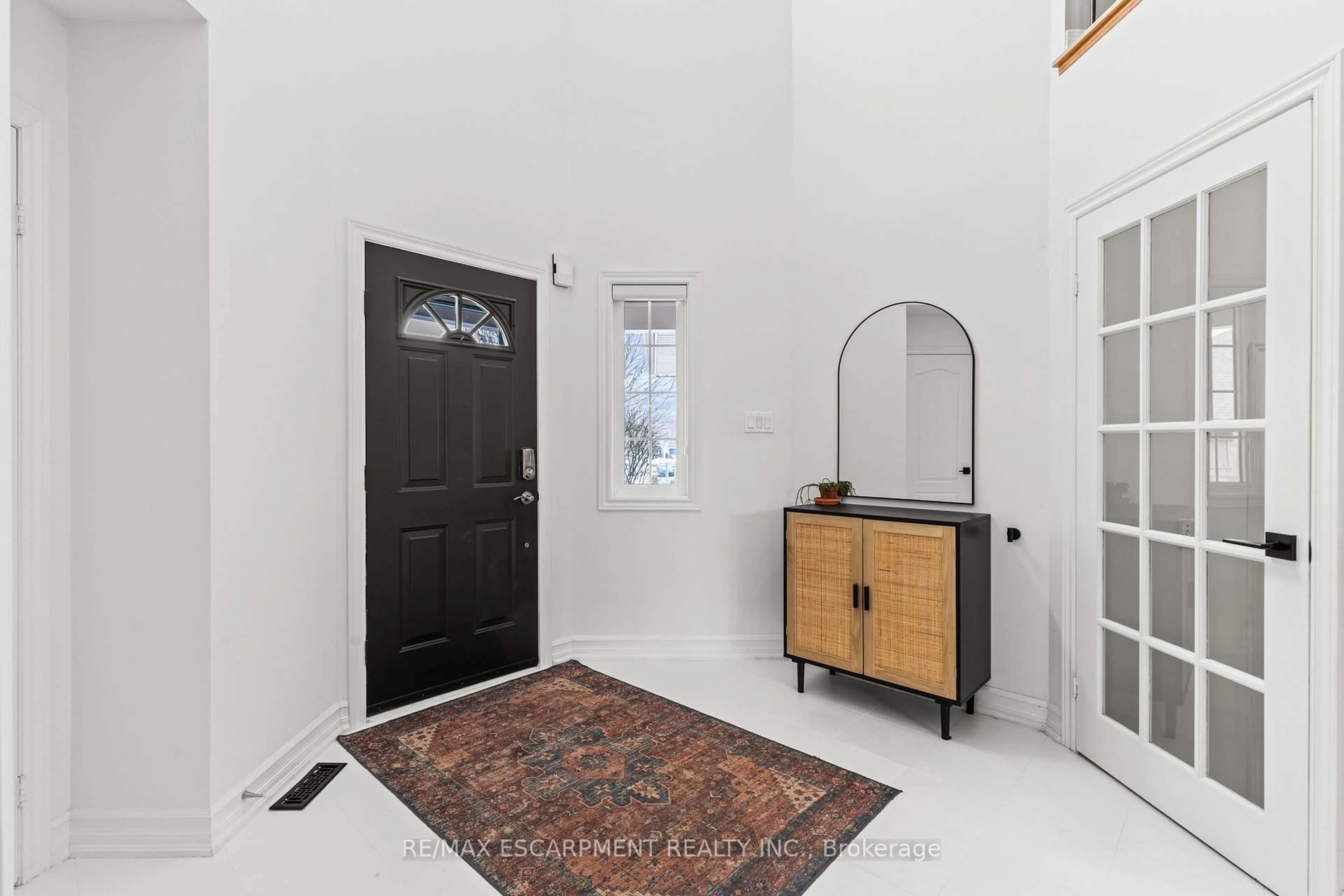 Indoor entryway for 41 Griffith Dr, Grimsby Ontario L3M 5L2