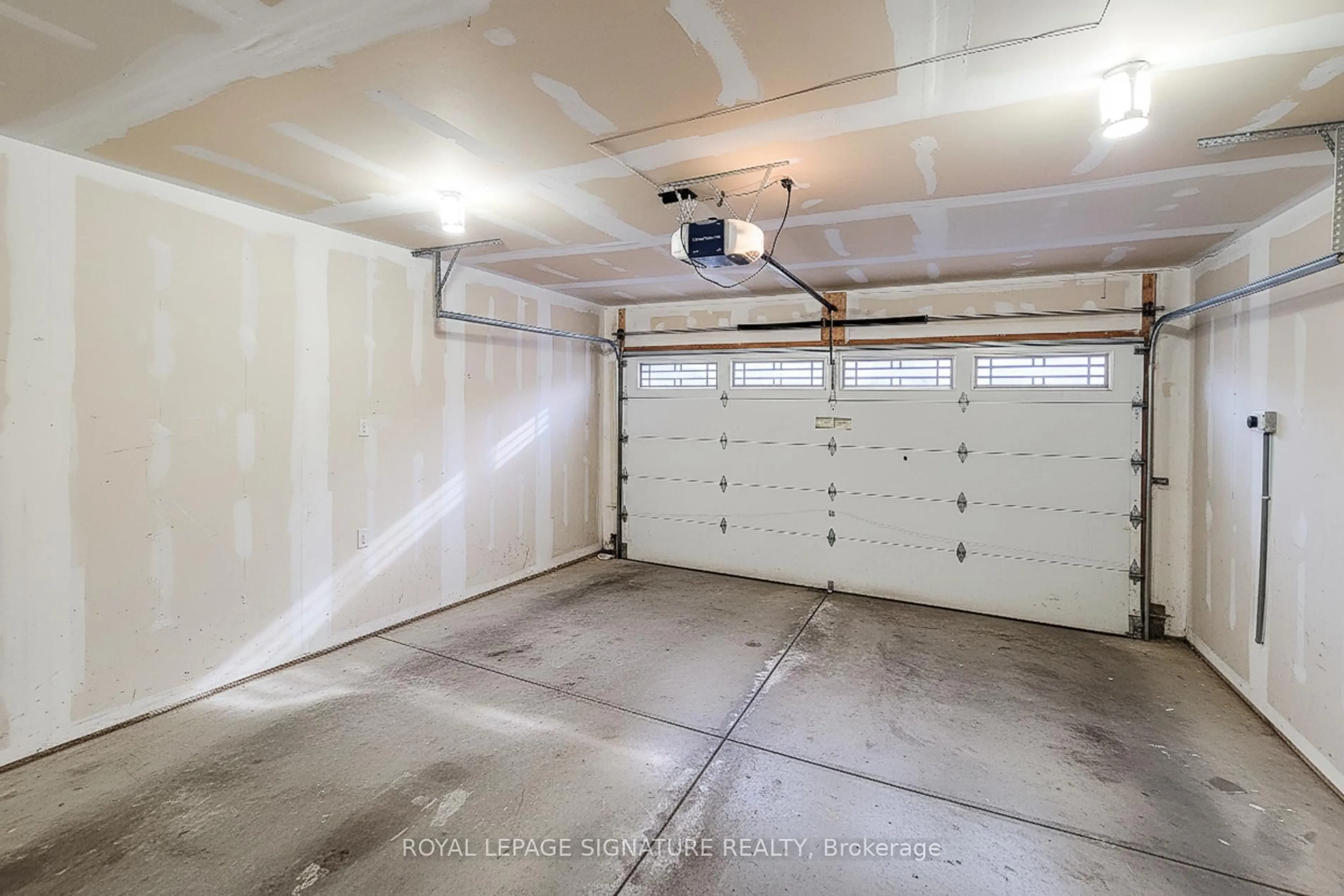 Indoor garage for 59 Robertson Rd, Hamilton Ontario L9K 0H7