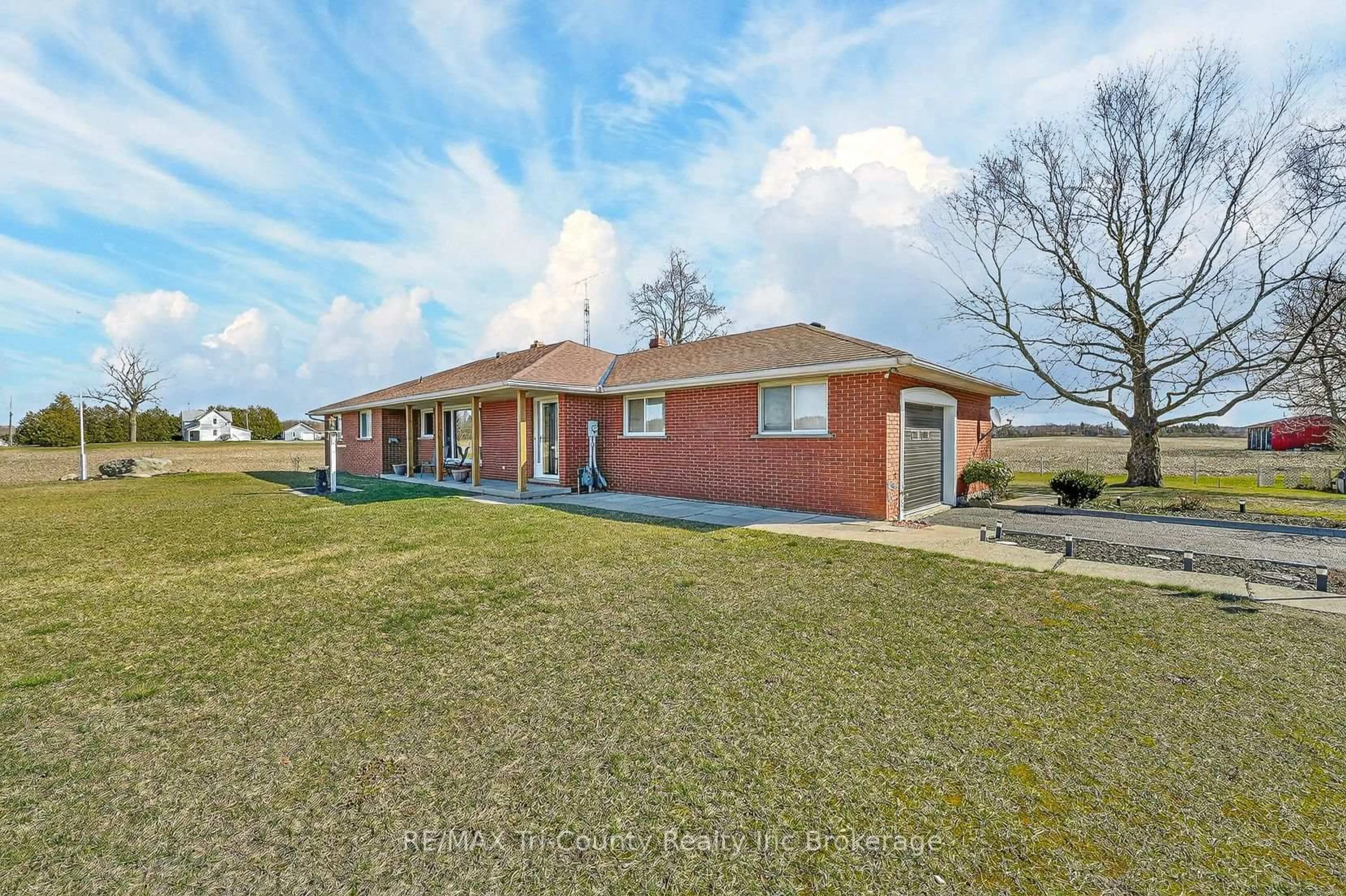 A pic from outside/outdoor area/front of a property/back of a property/a pic from drone, building for 568 7th Concession ENR Rd, Norfolk Ontario N0E 1C0