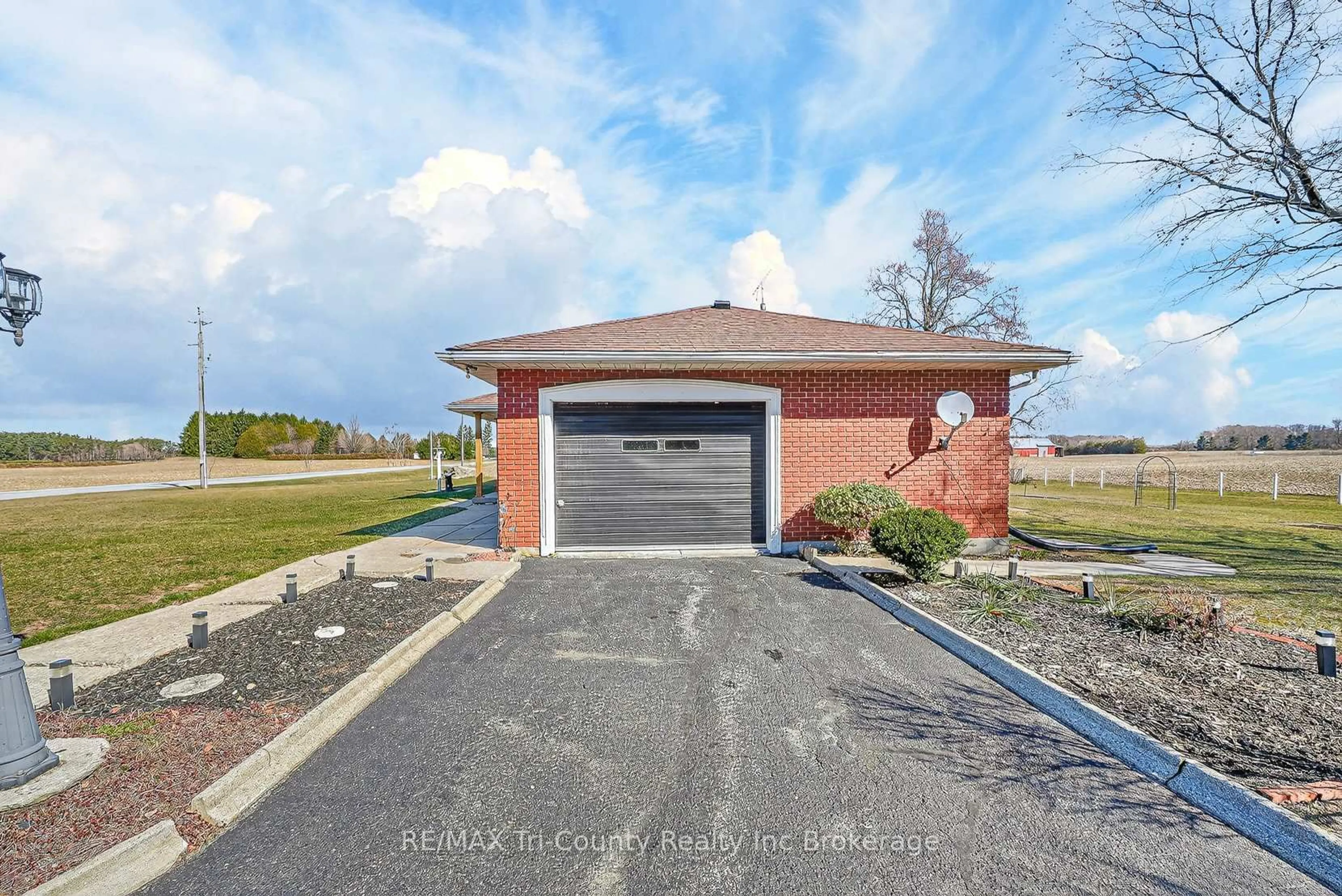 Home with brick exterior material, street for 568 7th Concession ENR Rd, Norfolk Ontario N0E 1C0